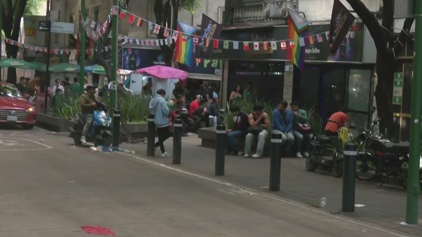 Así Amanece la Zona Rosa tras Festejo por Triunfo de México: Gente Sigue de Fiesta