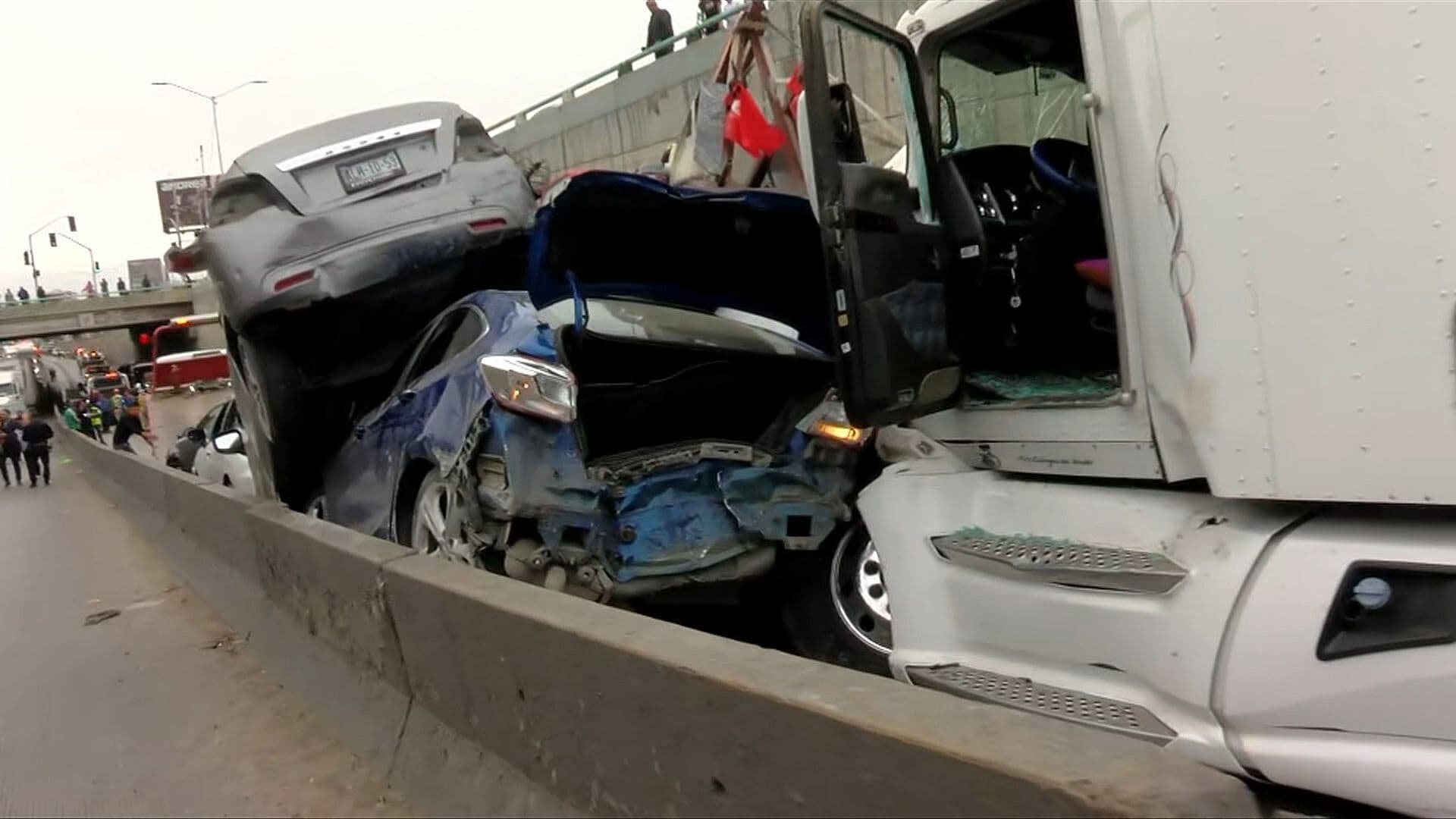 Tráiler Embiste a 15 Carros en Baja California: Así Está la Zona Afectada en Tijuana
