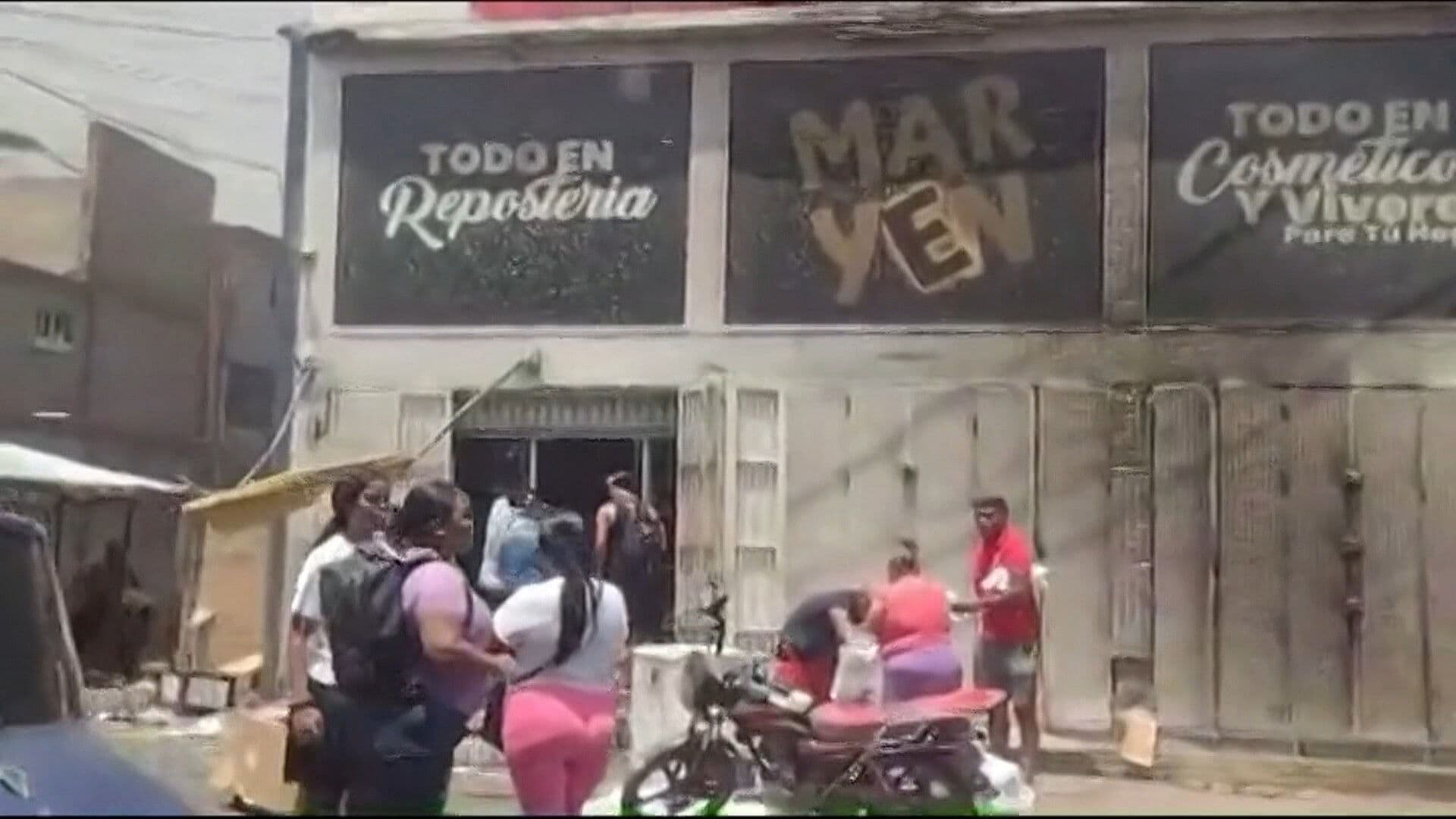 Saquean Comercios en La Guaira, Comunidad de Venezuela, Tras Sismo de 7.5
