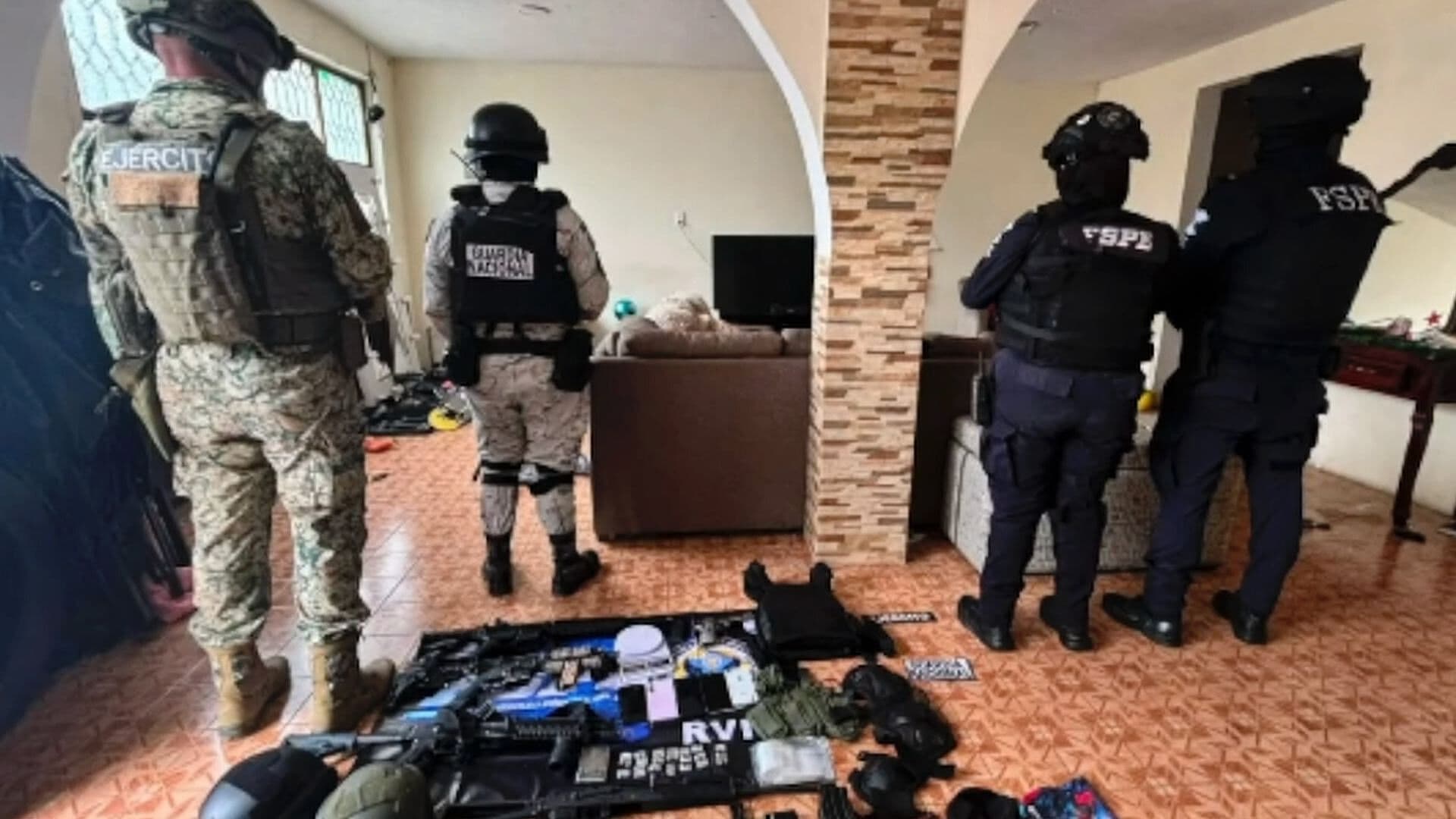 Detienen a Cuatro Integrantes de una Banda en Uriangato; Les Encuentran Armas  y Drogas