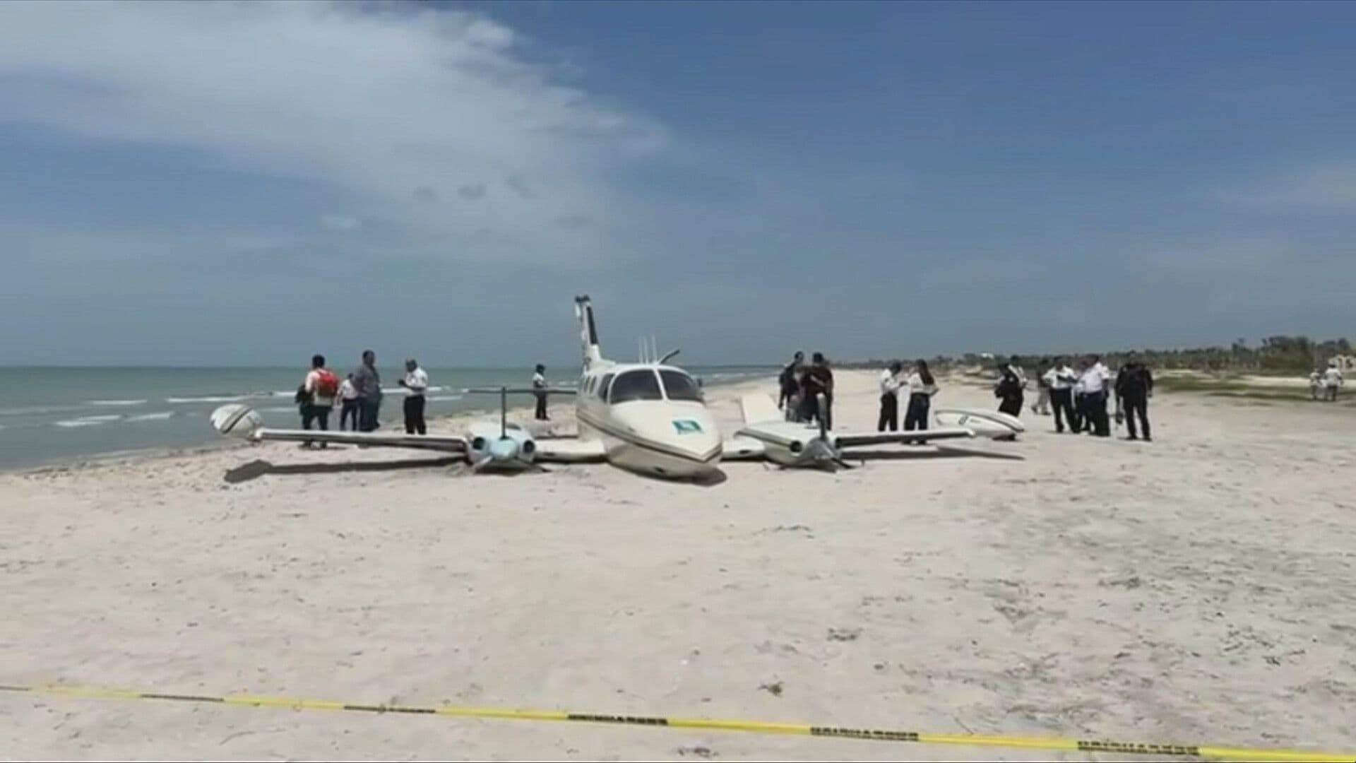 Avioneta Proveniente de CDMX Aterriza de Emergencia en Playa de Campeche; ¿Qué Pasó?