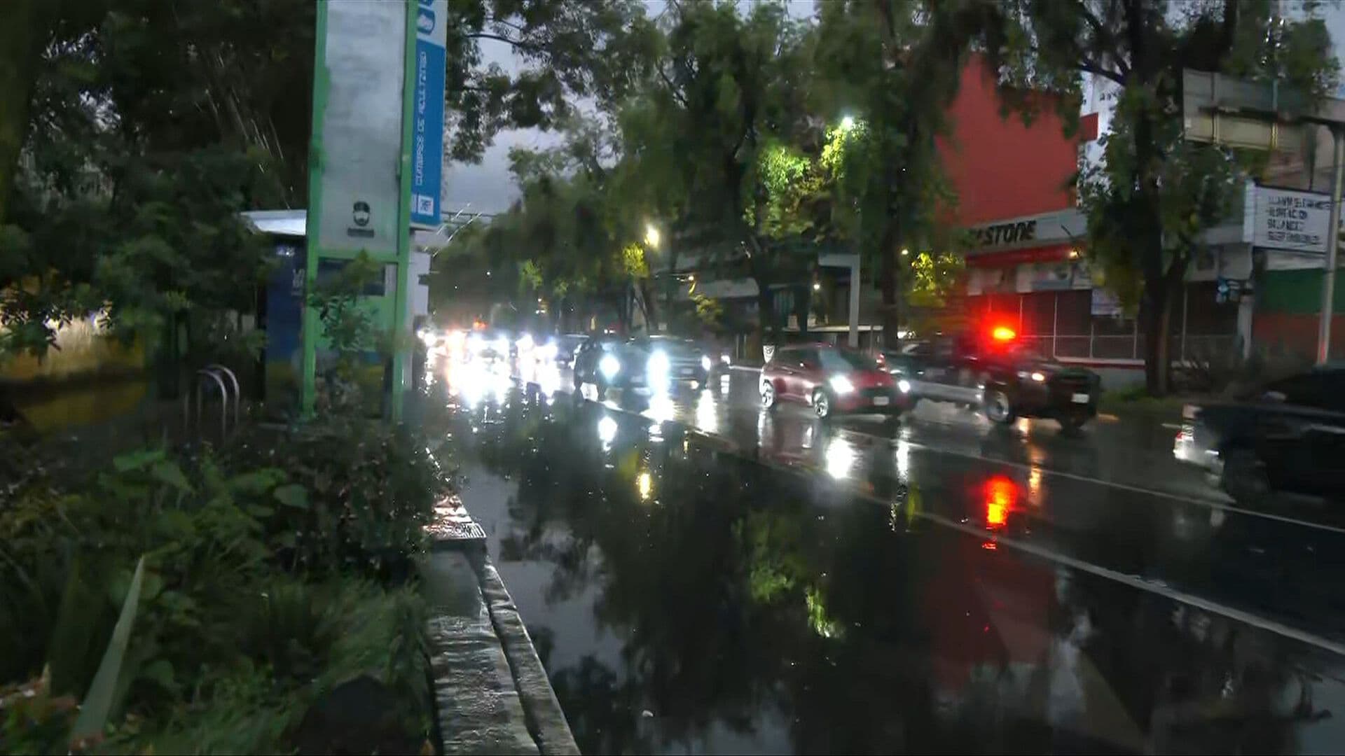 Lluvias en CDMX Hoy: Encharcamientos sobre Eje Central; Piden Conducir con Precaución