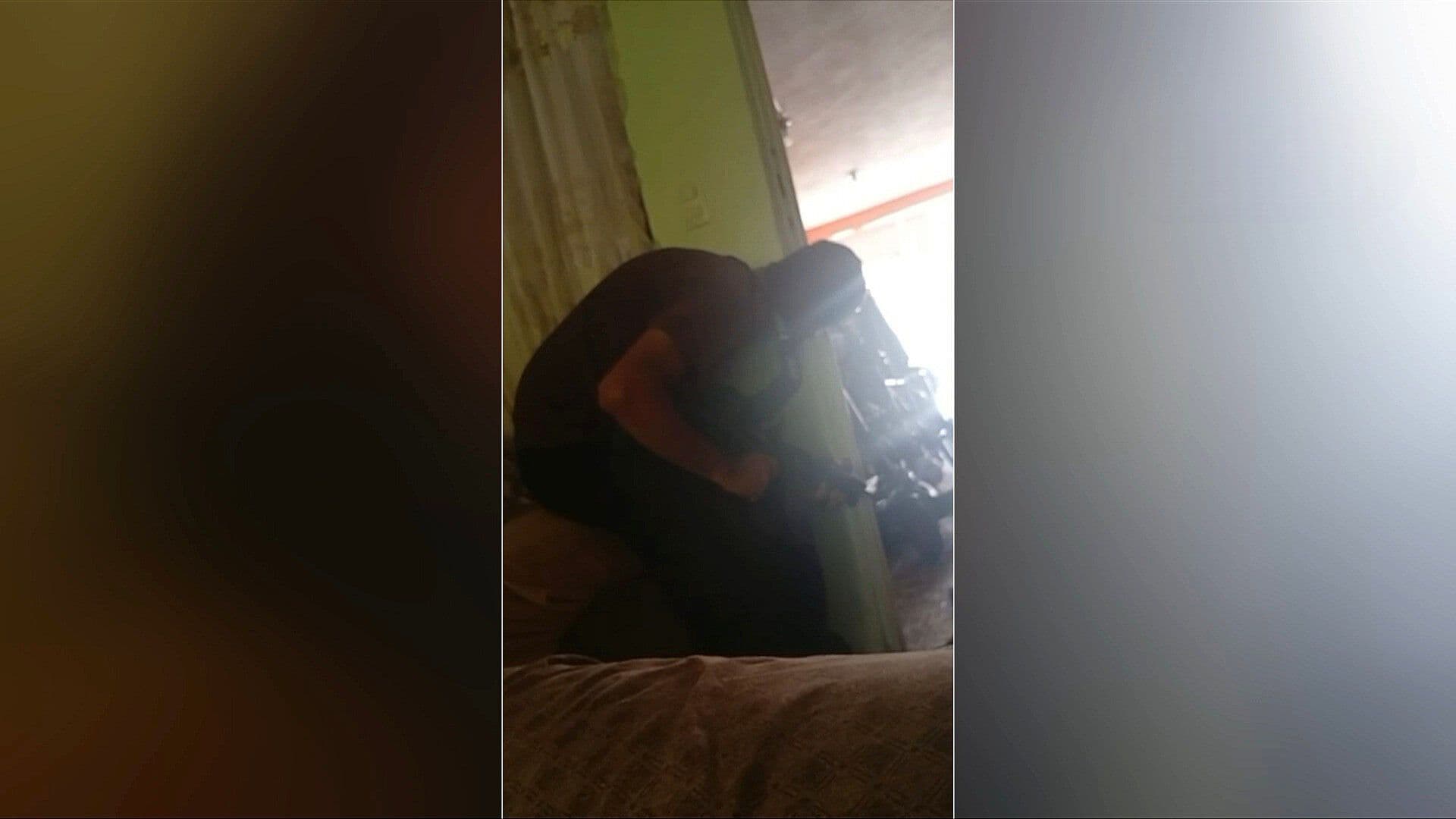 VIDEO: Revelan Imágenes del Hombre Armado que Mantiene a Familiares de Rehenes en Tecámac