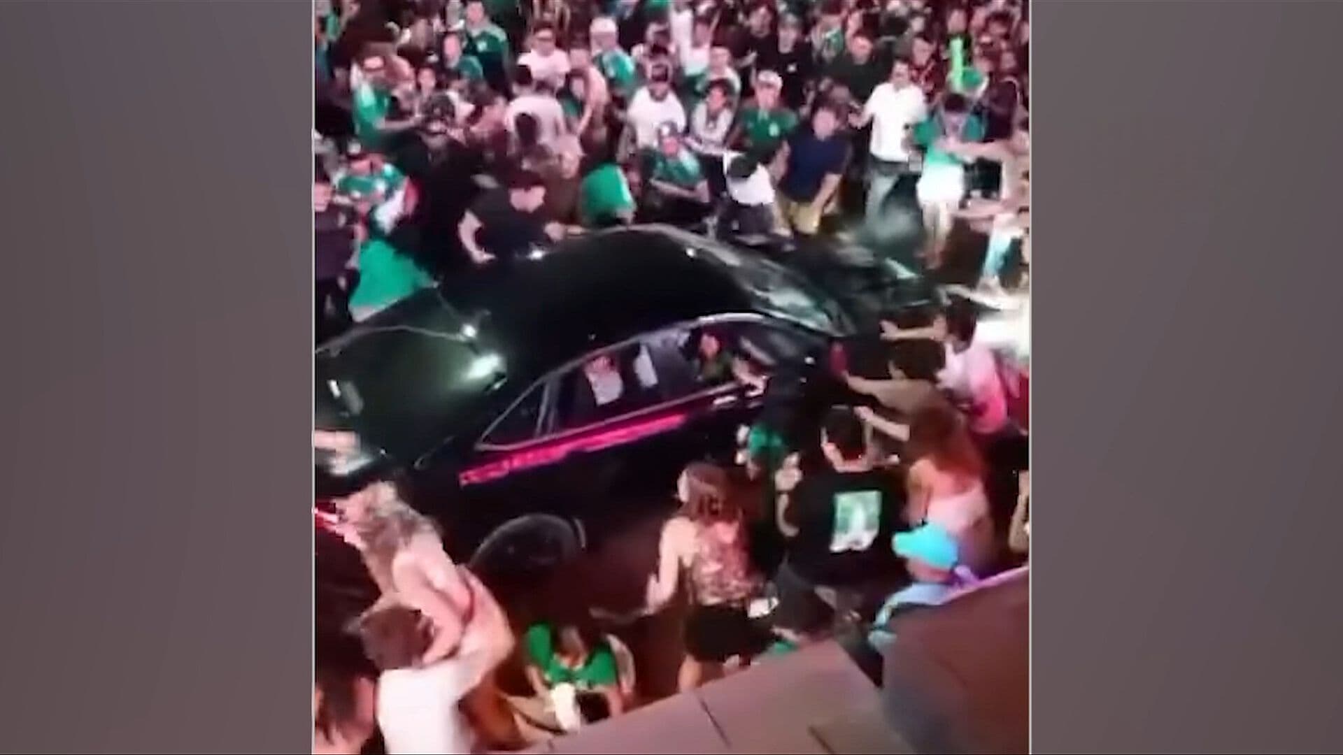 Sujeto Atropella a 17 Personas en Los Cabos, BCS, Durante Festejos por Victoria de México