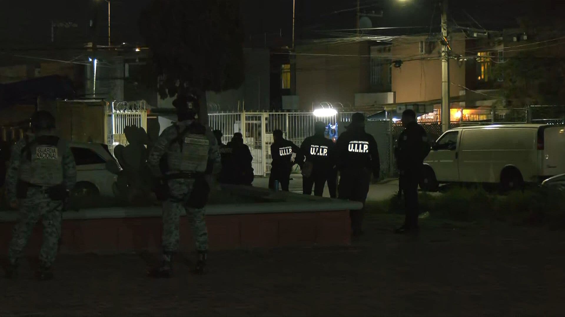 Suman Más de 20 Horas de Tensión: Sujeto Mantiene Rehenes a sus Hijos y Familia en Tecámac