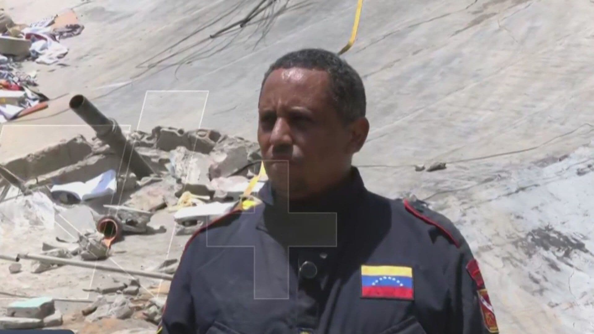 Bombero en Venezuela Rescata a 6 Personas en Medio de Escombros Tras Terremotos