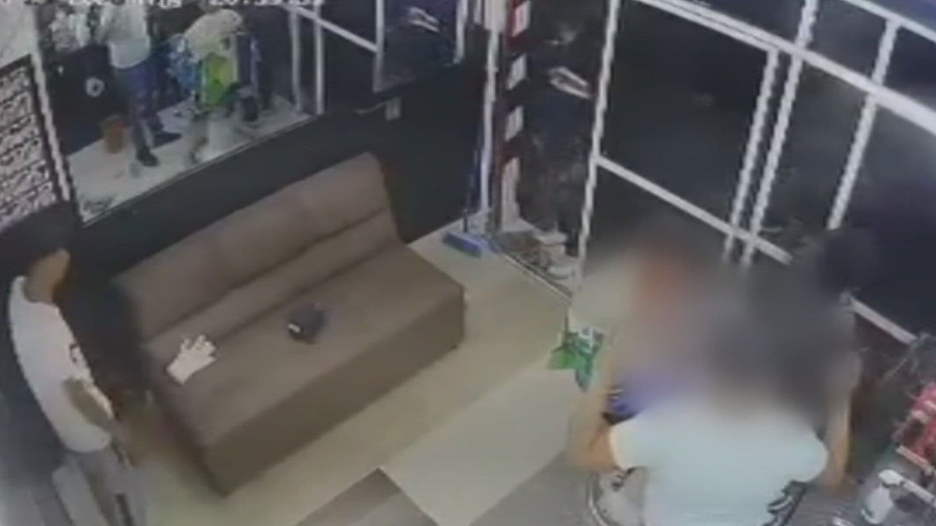 VIDEO: Criminales Balean Barbería en Ecatepec tras Asalto en Edomex