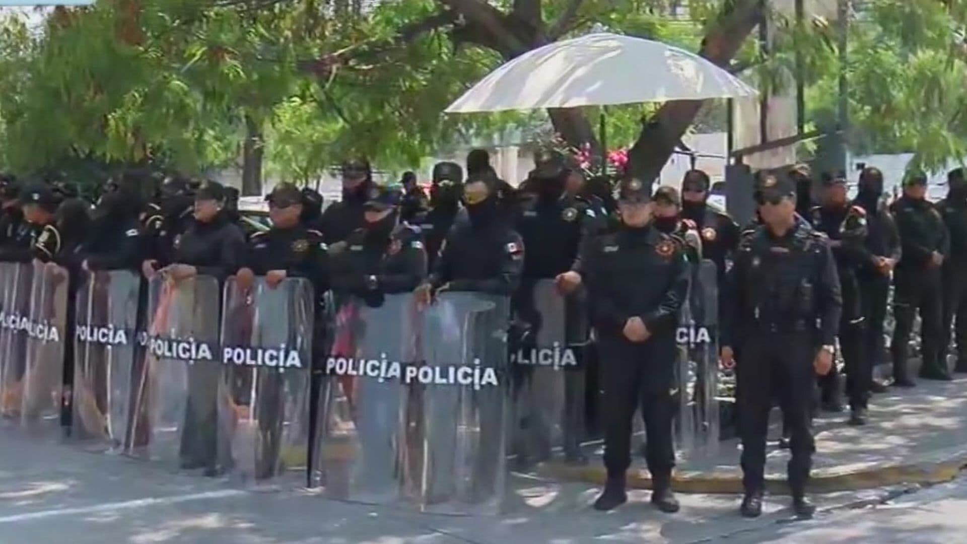 Arriba Grupo Antimotines a AYD de Monterrey; Vecinos de García Protestan por Falta de Agua