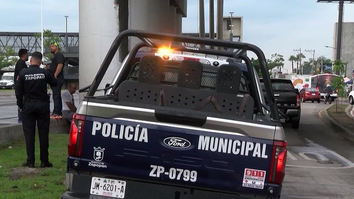 Policía de Zapopan Choca Contra Motociclista en Tlaquepaque