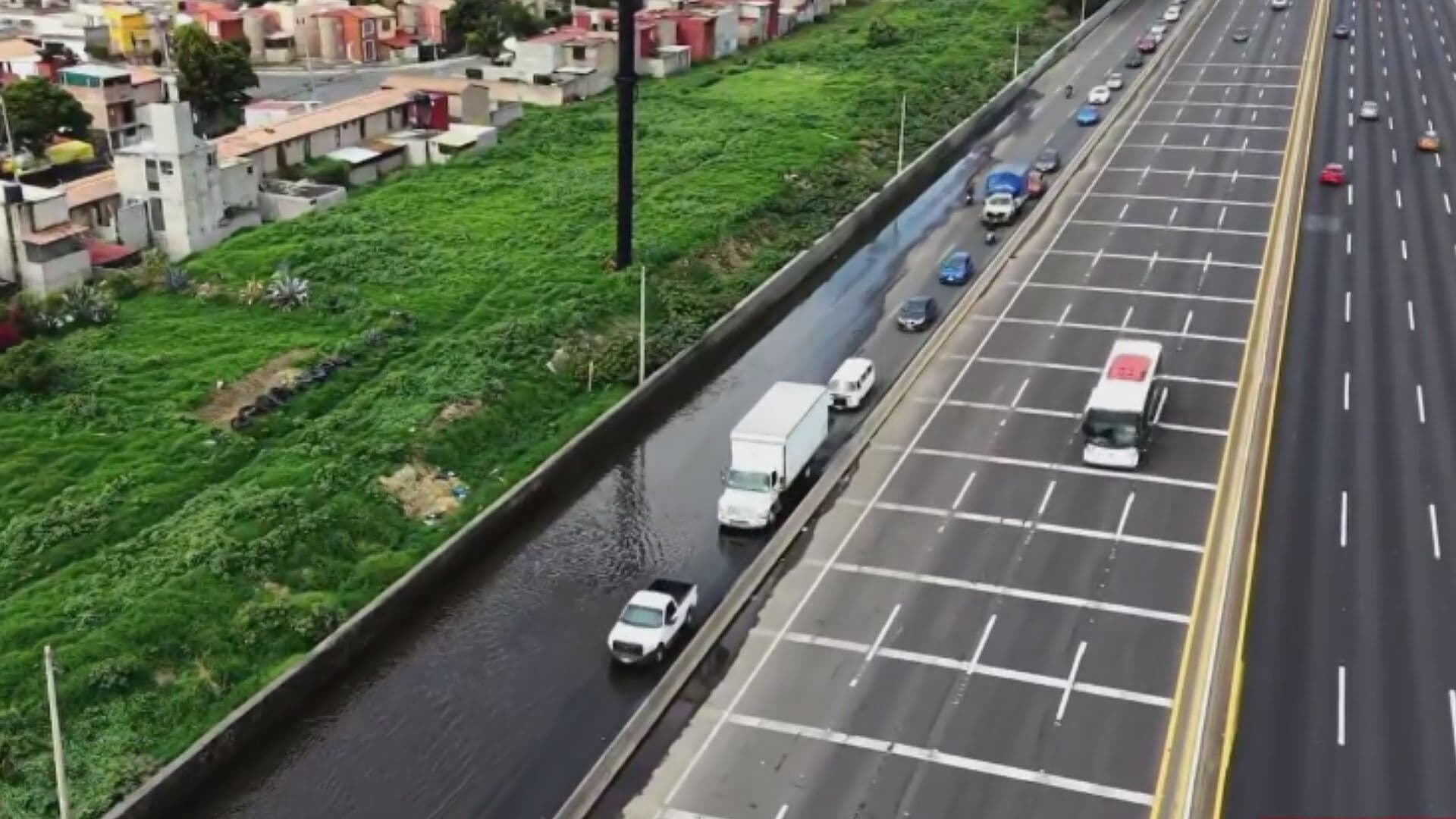 Desde el Aire: Así se Ven los Enormes Encharcamientos en la Autopista México-Puebla