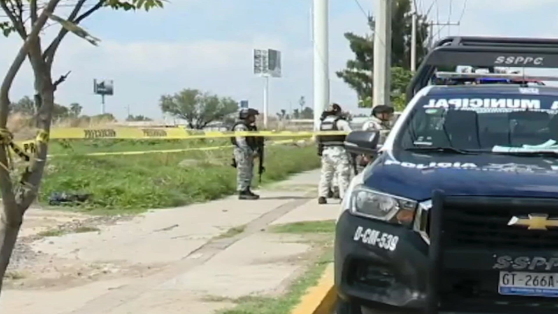 Abandonan un Cuerpo en un Terreno Baldío Sobre el Bulevar Delta en León Guanajuato