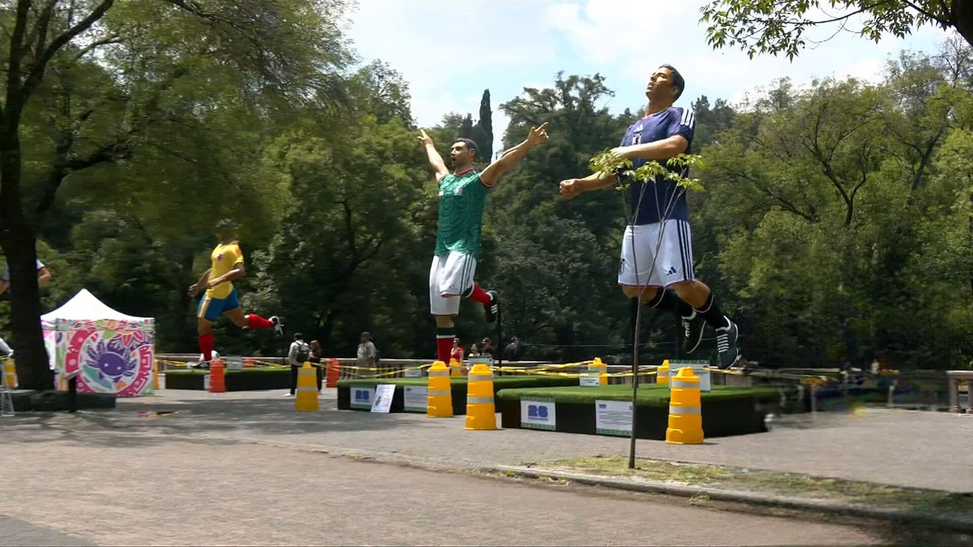 Vuelven Esculturas de Gigantes del Futbol a CDMX; Aquí Podrás Admirarlas