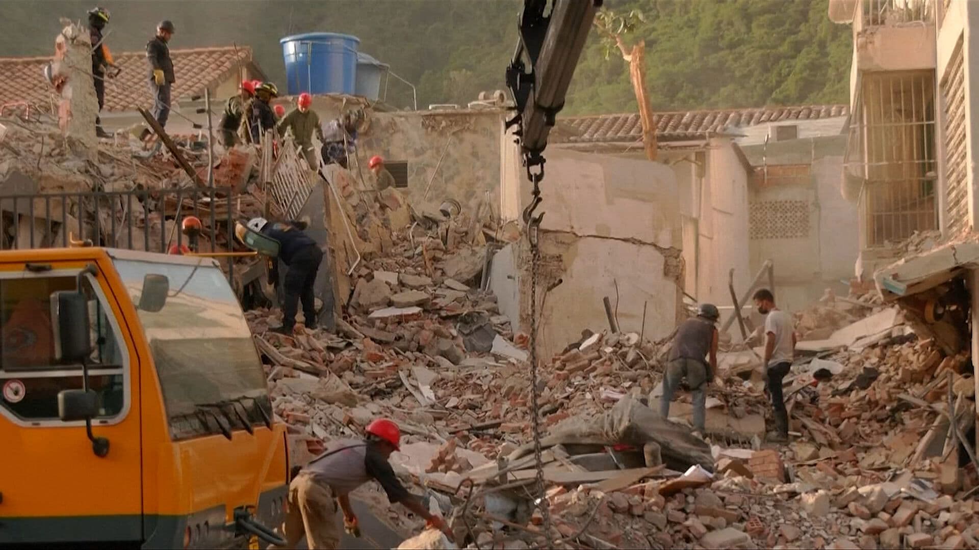 En Venezuela Trabajan en Horas Críticas para Buscar Sobrevivientes de los Terremotos