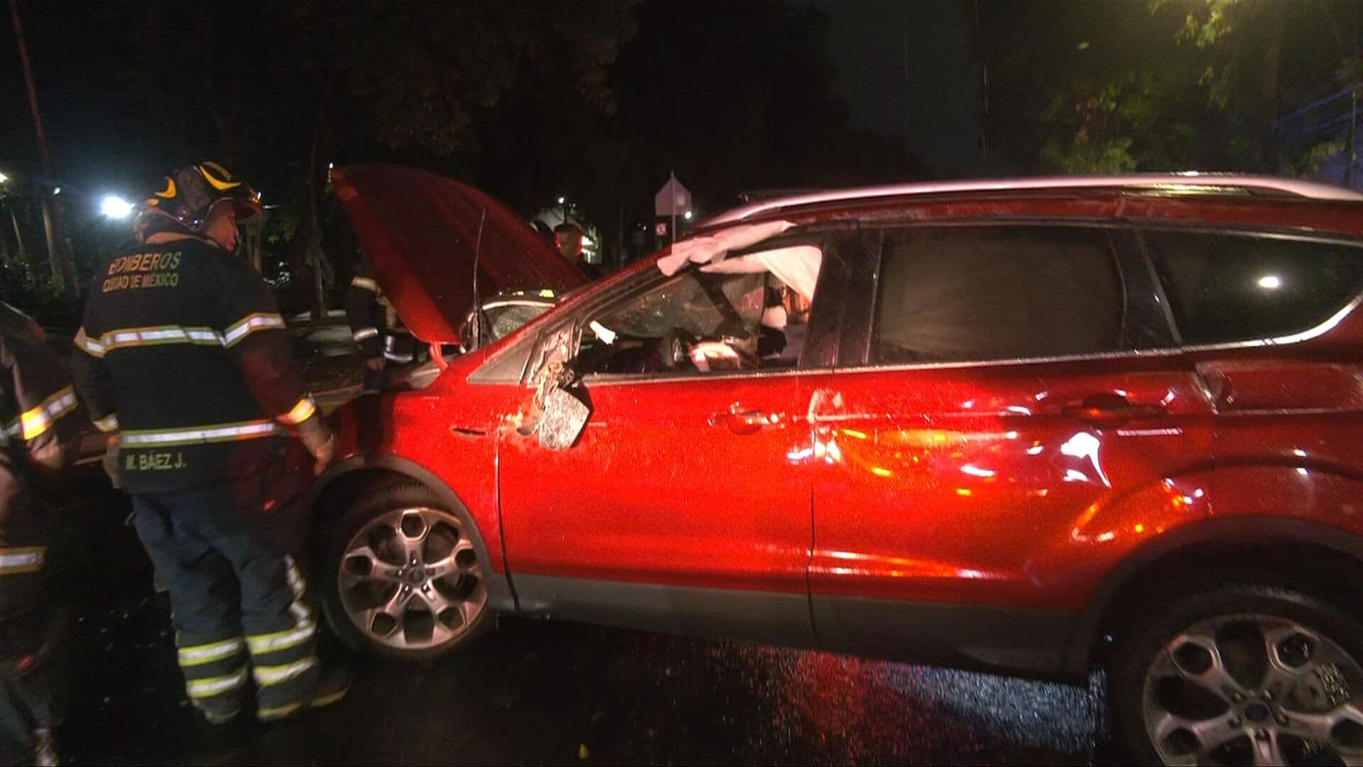 Fuerte Choque entre Tres Vehículos en la Calzada México-Tacuba de CDMX