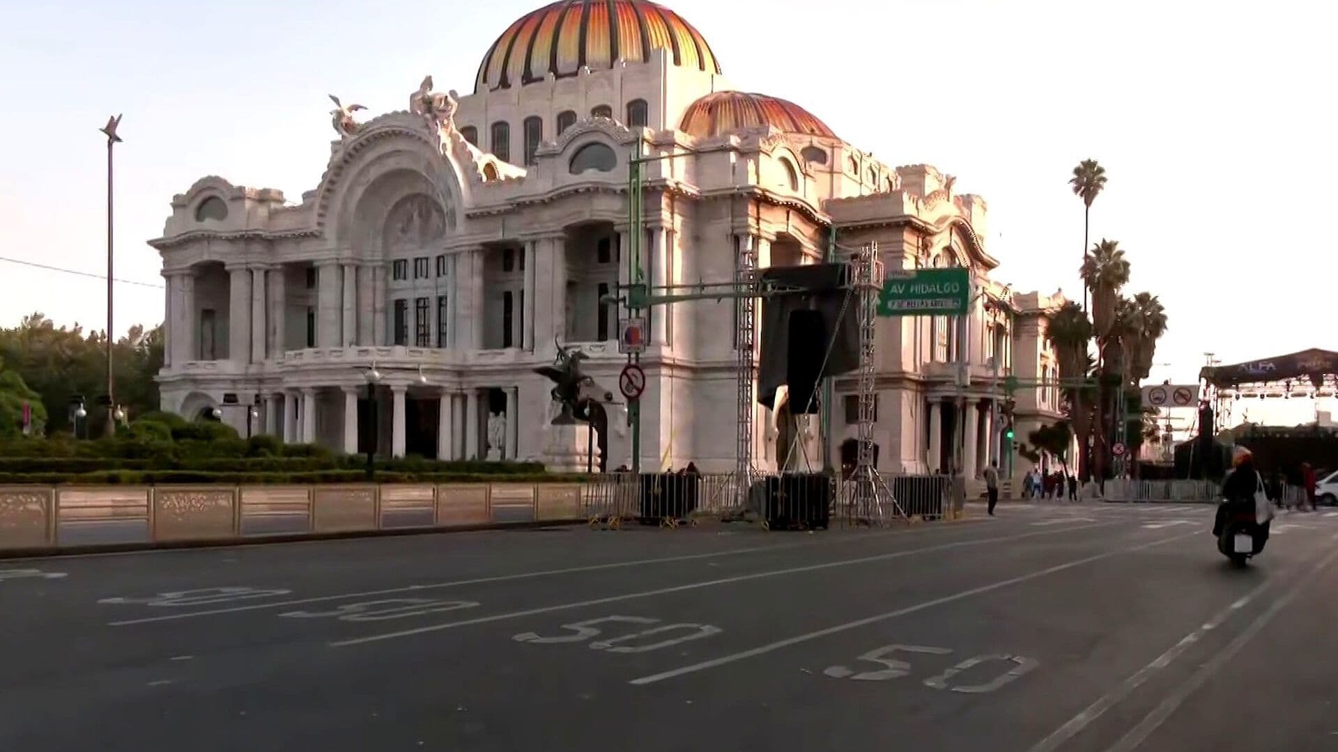 Marcha del Orgullo LGBTQ+ Provoca Cierres en Eje Central, Reforma y Av. Juárez, CDMX