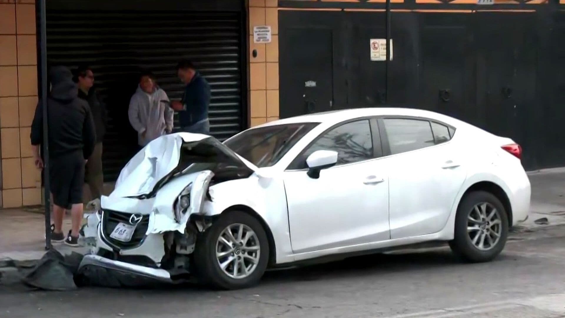 Choque entre Auto y Camioneta Genera Movilización en Eje 3 Norte en la Gustavo A. Madero, CDMX