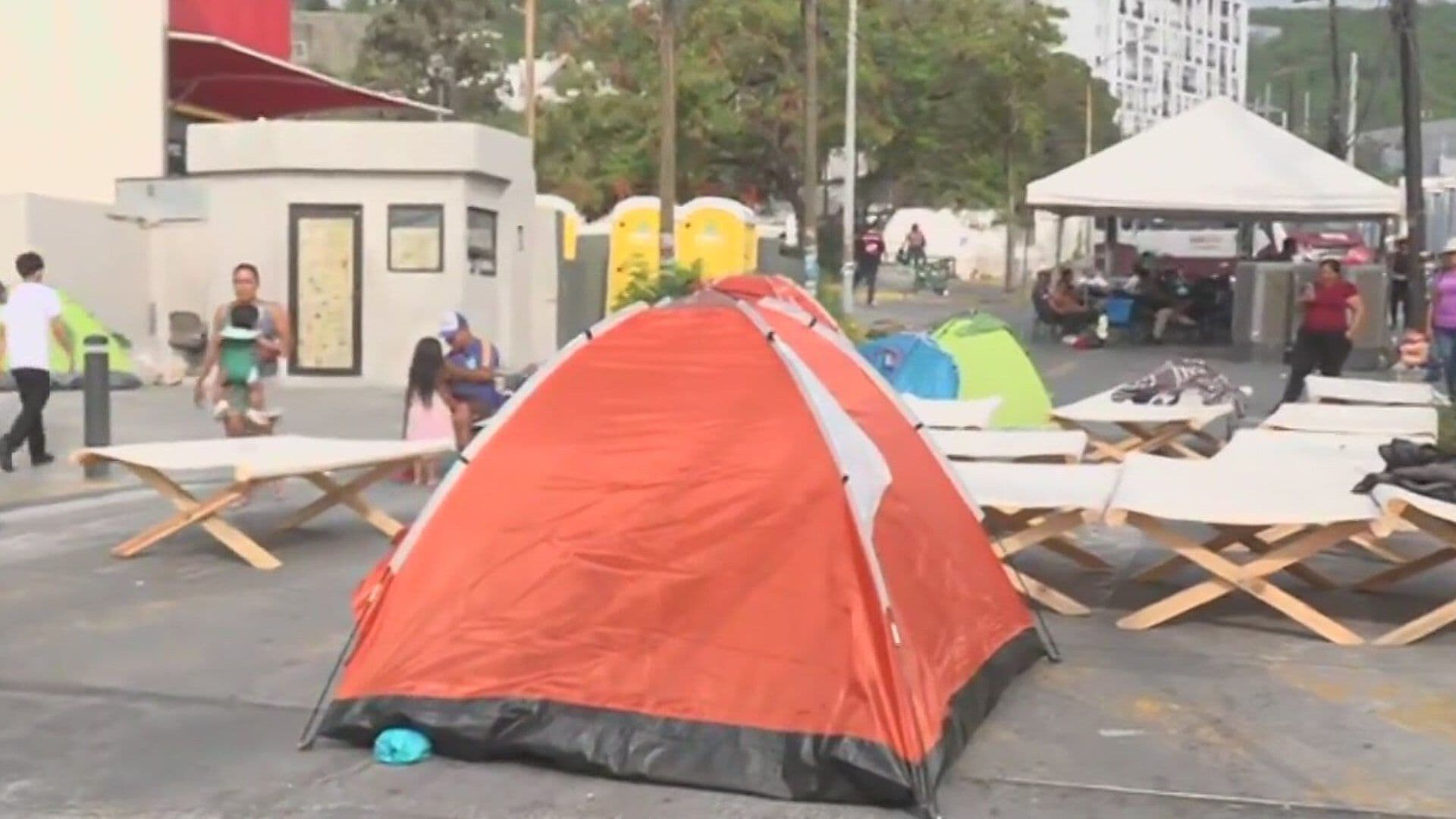 Acampan Vecinos Afectados por Falta de Agua en AYD Monterrey