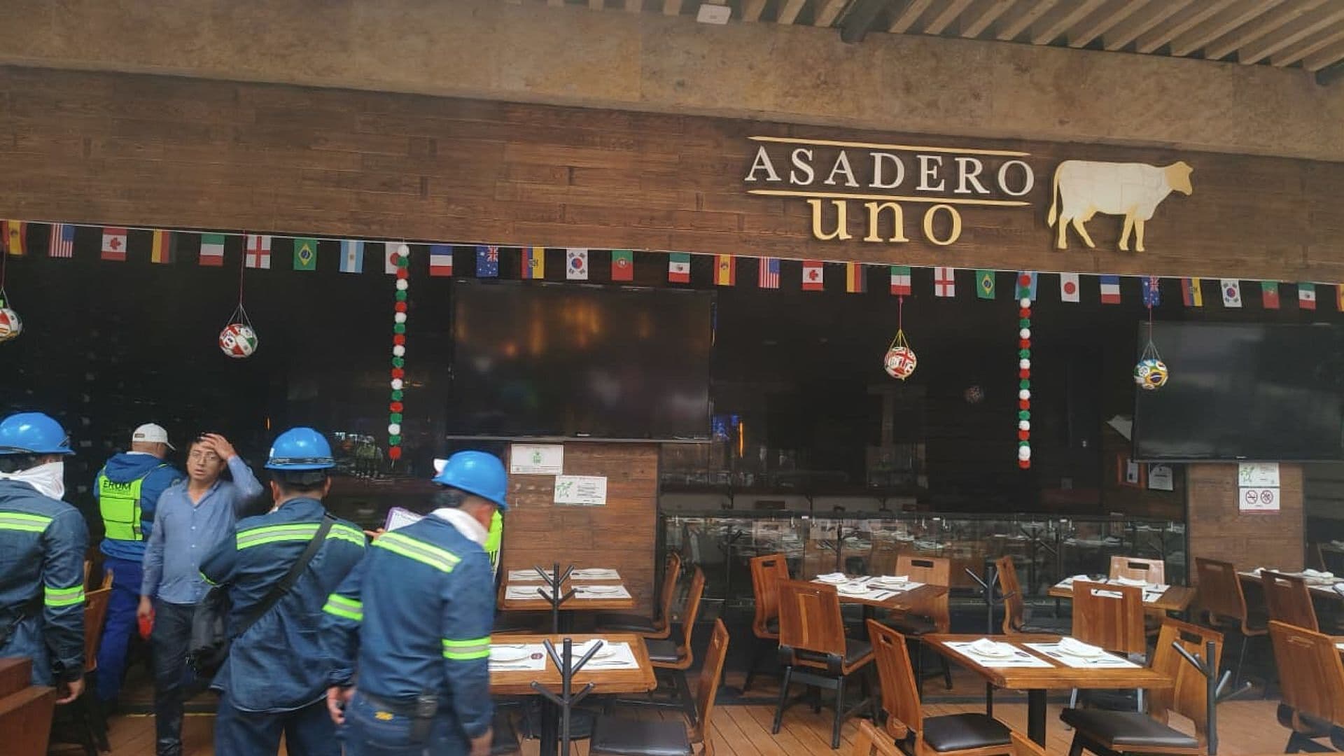 Controlan Incendio en Restaurante de Centro Comercial en Cuajimalpa, CDMX
