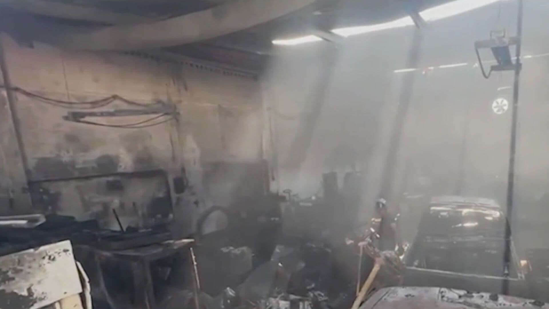 Incendio Consume Bodegas y Vehículos en Colonia Los Lermas en Guadalupe, Nuevo León