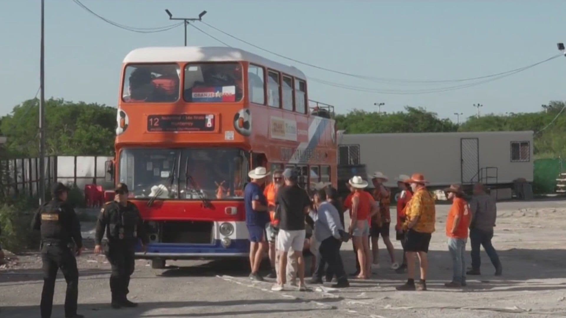 Arriba "Oranje Bus" con Aficionados de Países Bajos a Nuevo León