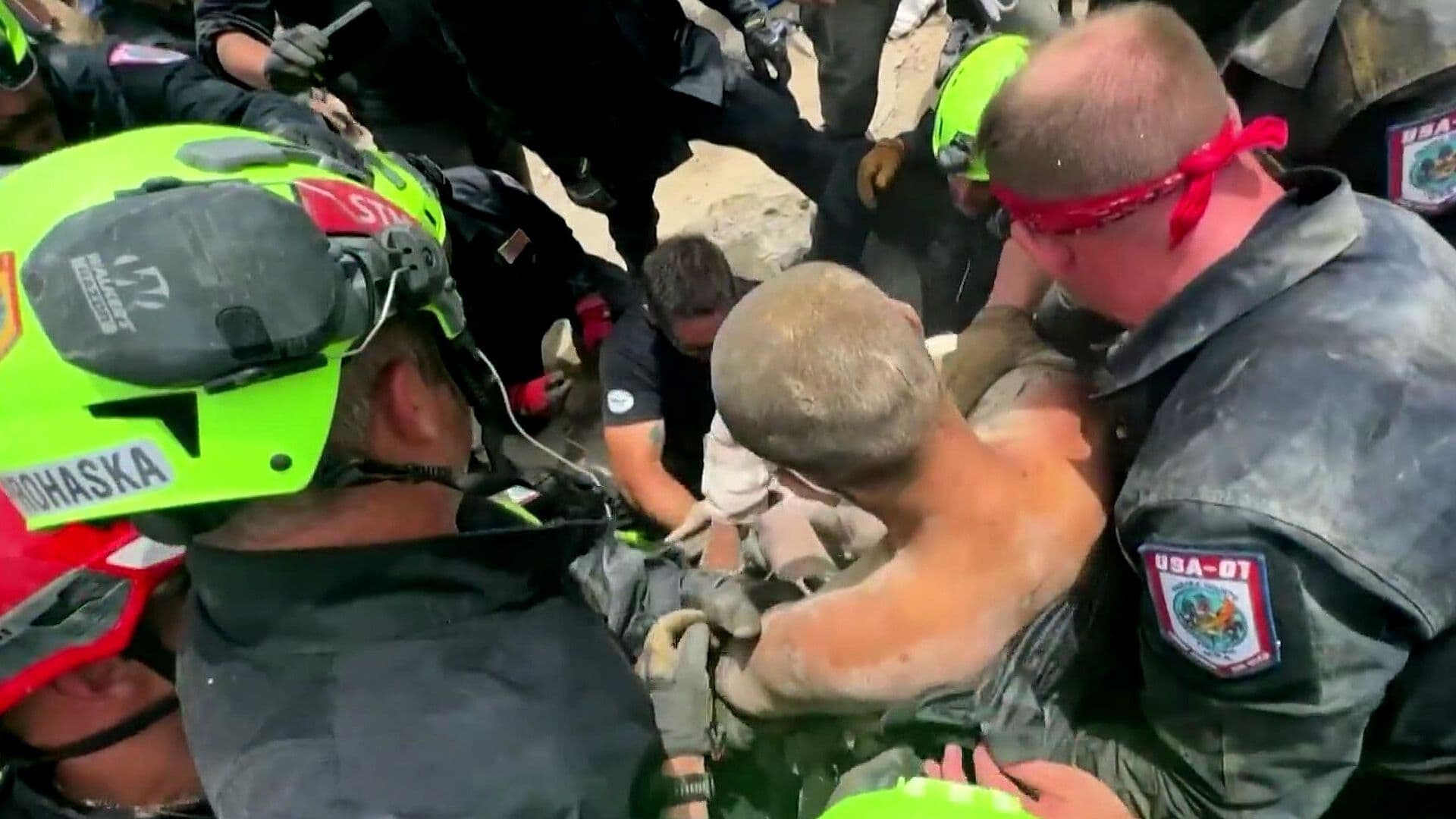 Rescatan a Niños y Familias Tras Derrumbe en Caracas, Venezuela entre Esperanza y Dolor