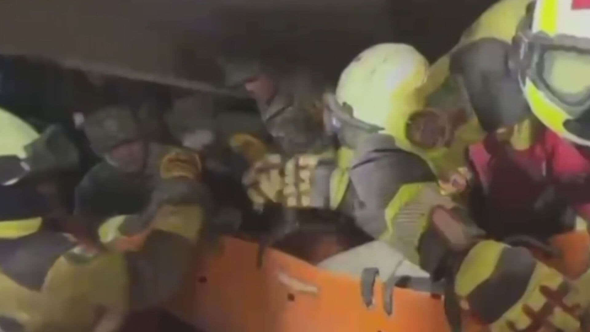 Grupo “Yumare” del Ejército Mexicano Rescata con Vida a Niño Entre Escombros en Venezuela