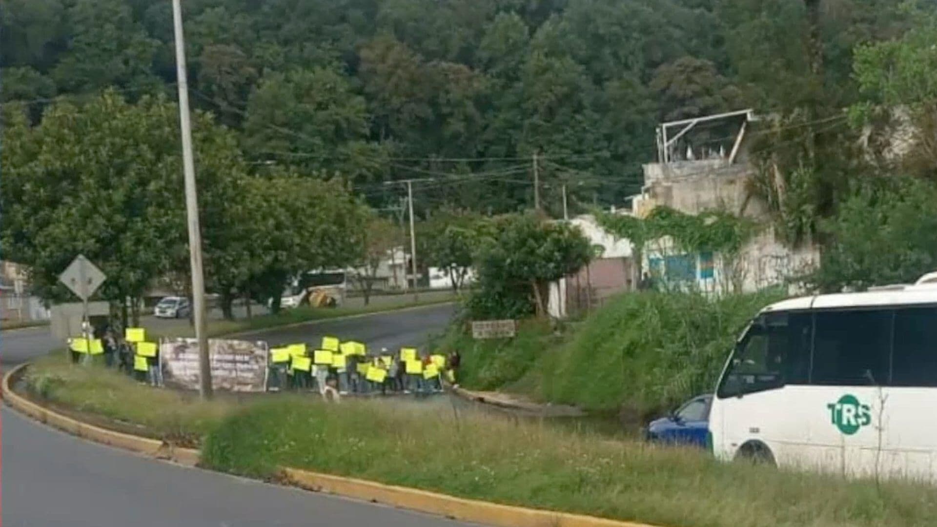 Manifestantes Bloquean la Carretera Xalapa-Perote; Piden Construcción de una Vía de Comunicación