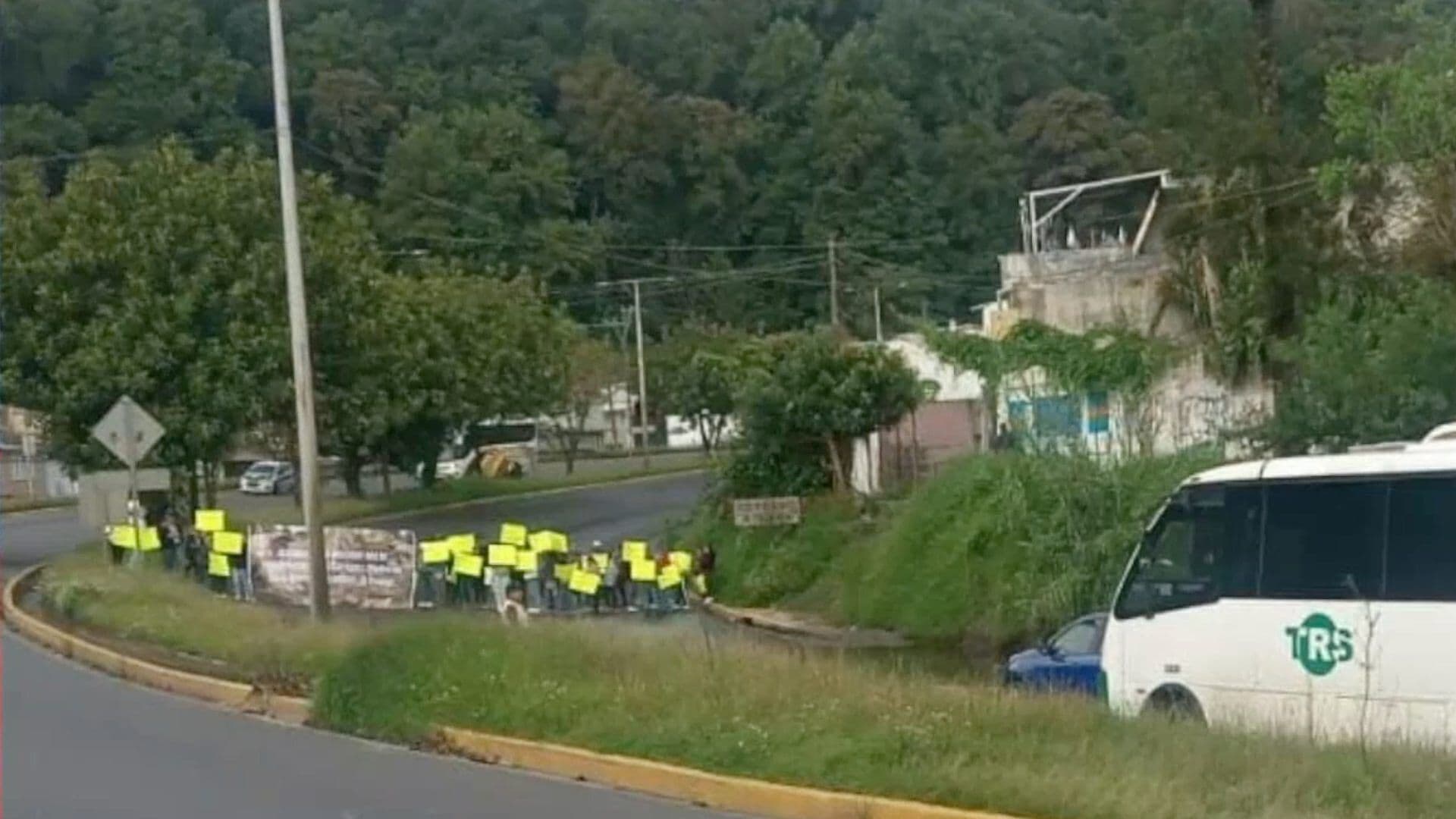 Manifestantes Bloquean la Carretera Xalapa-Perote; Piden Construcción de una Vía de Comunicación