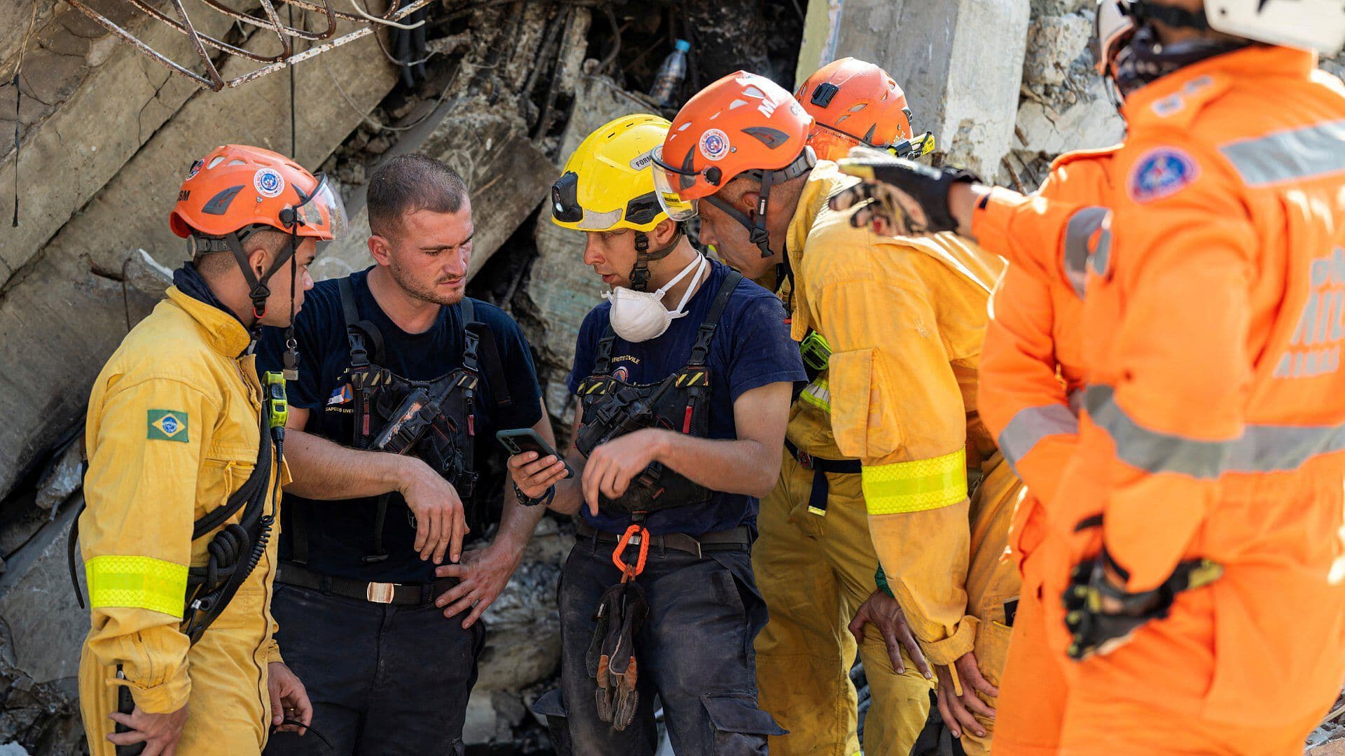 Siguen las Réplicas de Terremotos durante Búsqueda de Sobrevivientes en Venezuela