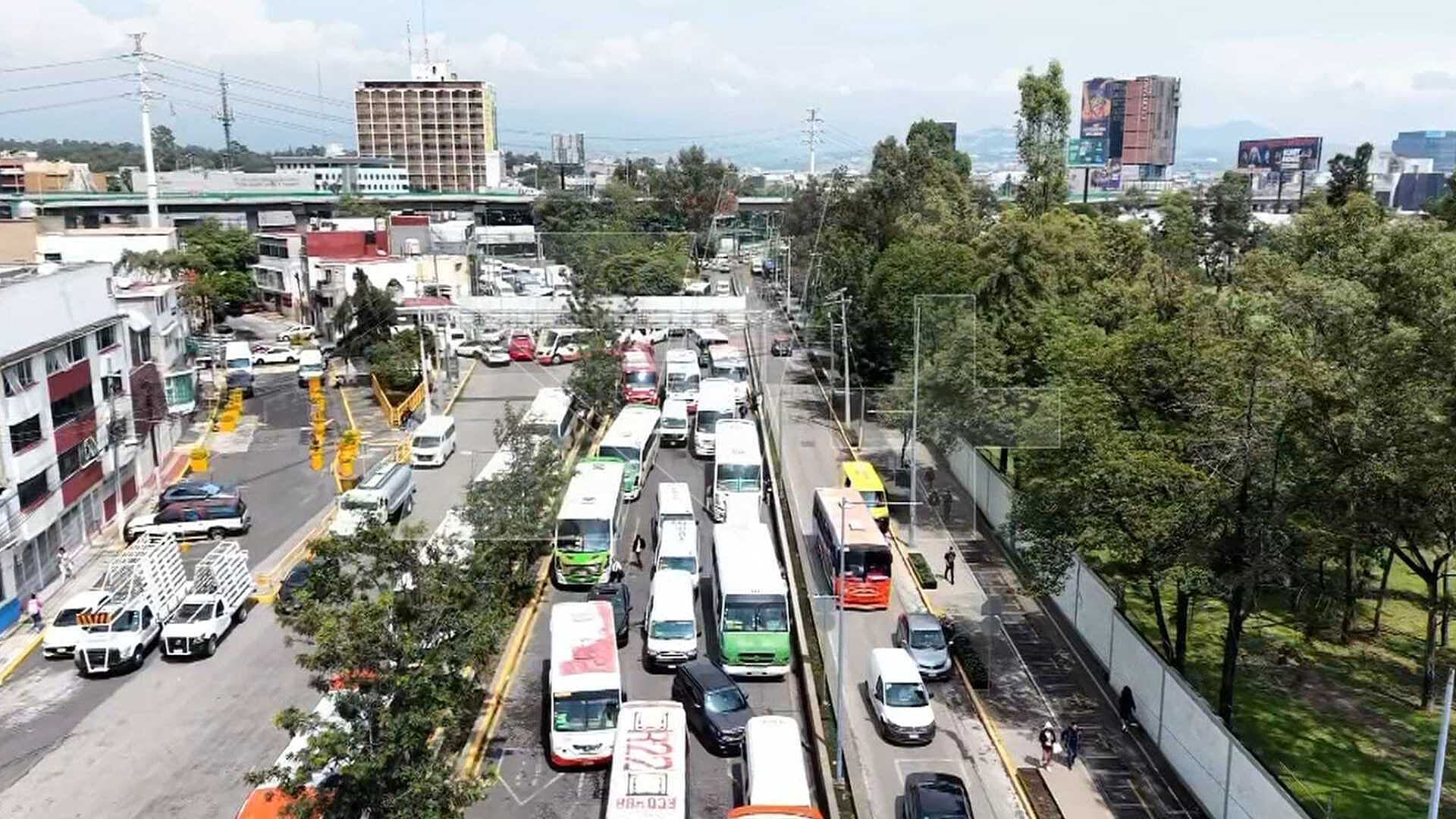 Transportistas Retiran Bloqueo en Calzada de Transmisiones Militares, Estado de México