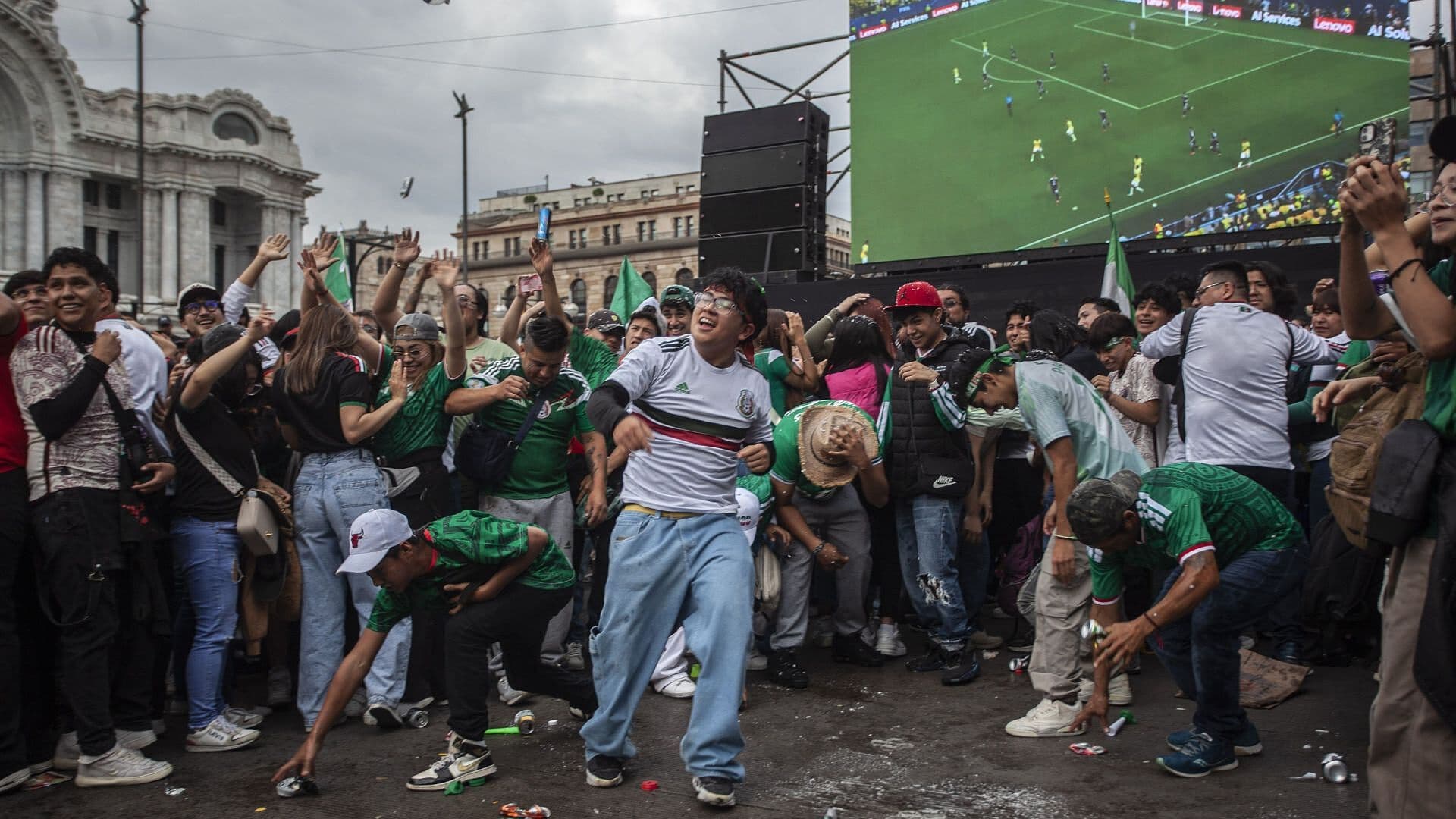 Gobierno de la Ciudad de México Instala 39 Pantallas para el Partido México vs. Ecuador