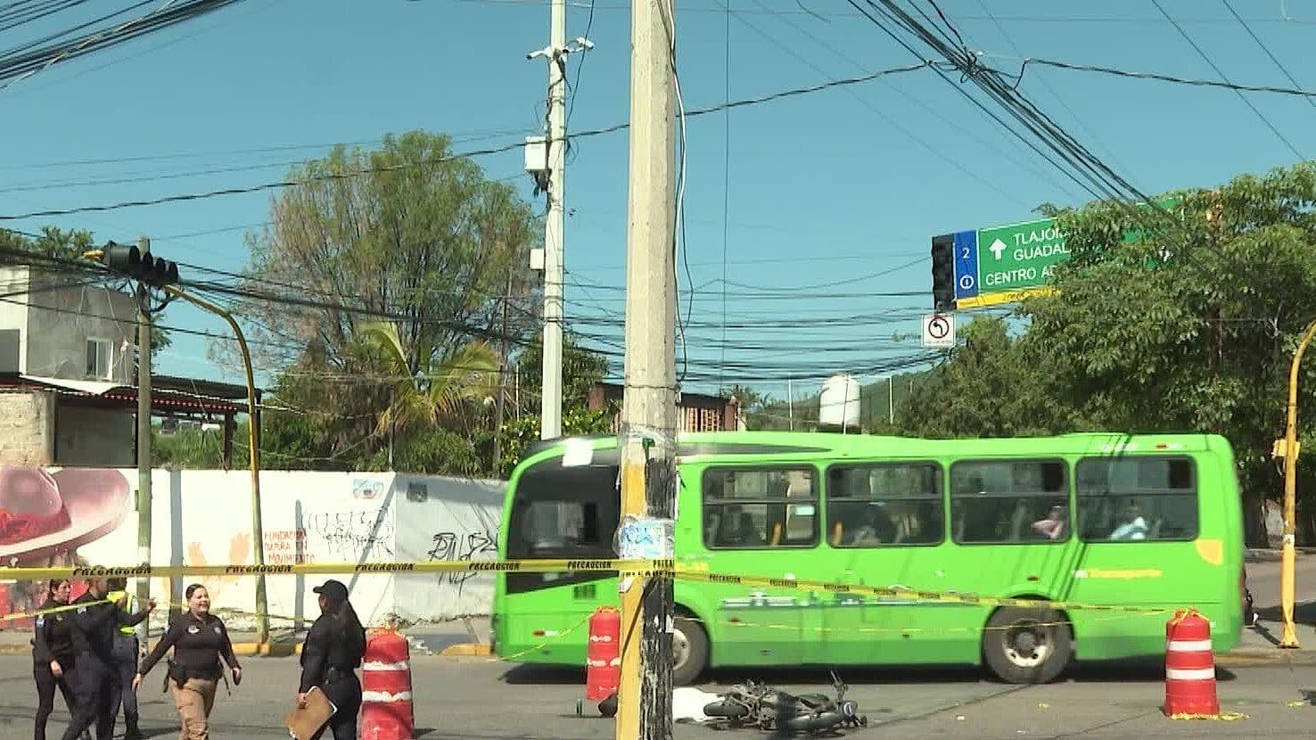 Mujer de 19 Años Muere Atropellada por un Camión de Carga en Tlajomulco; Iba a Bordo de una Moto