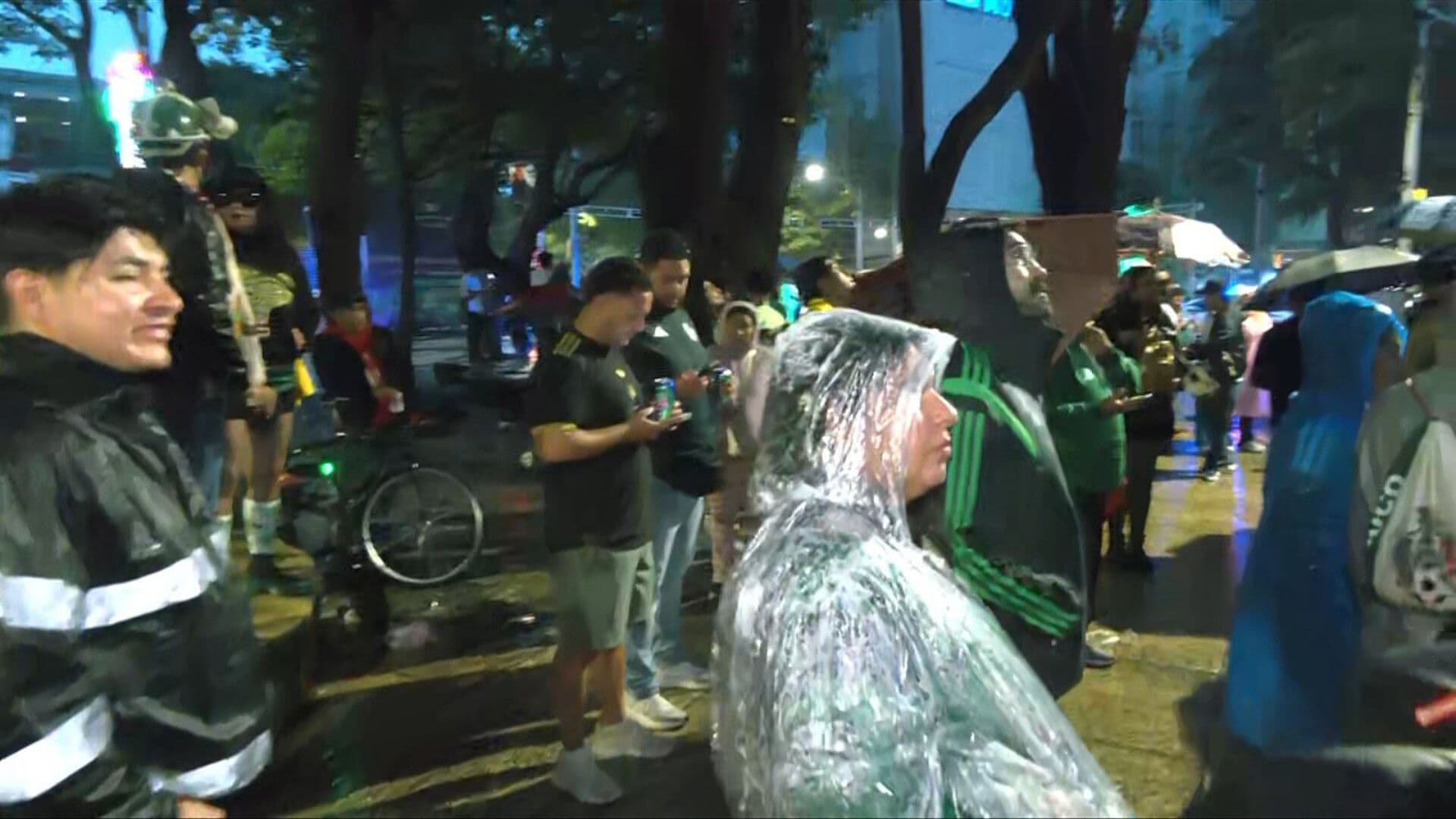México Vs Ecuador: Aficionados se Reúnen en El Ángel y Calientan Motores Previo a Partido de la Selección