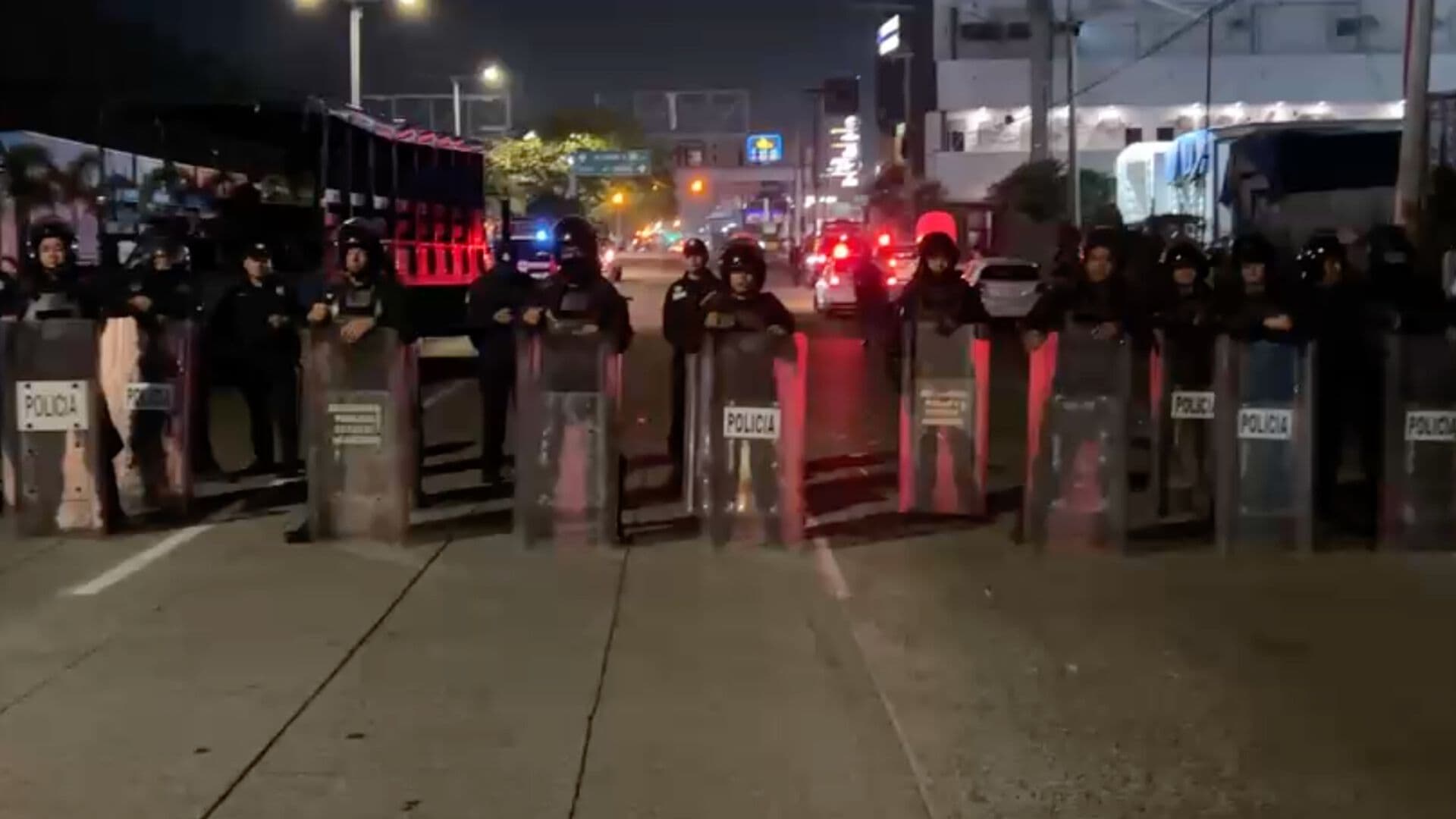 Antimotines Arriban a Carretera Veracruz-Cardel tras Bloqueo de Taxistas de Aplicación