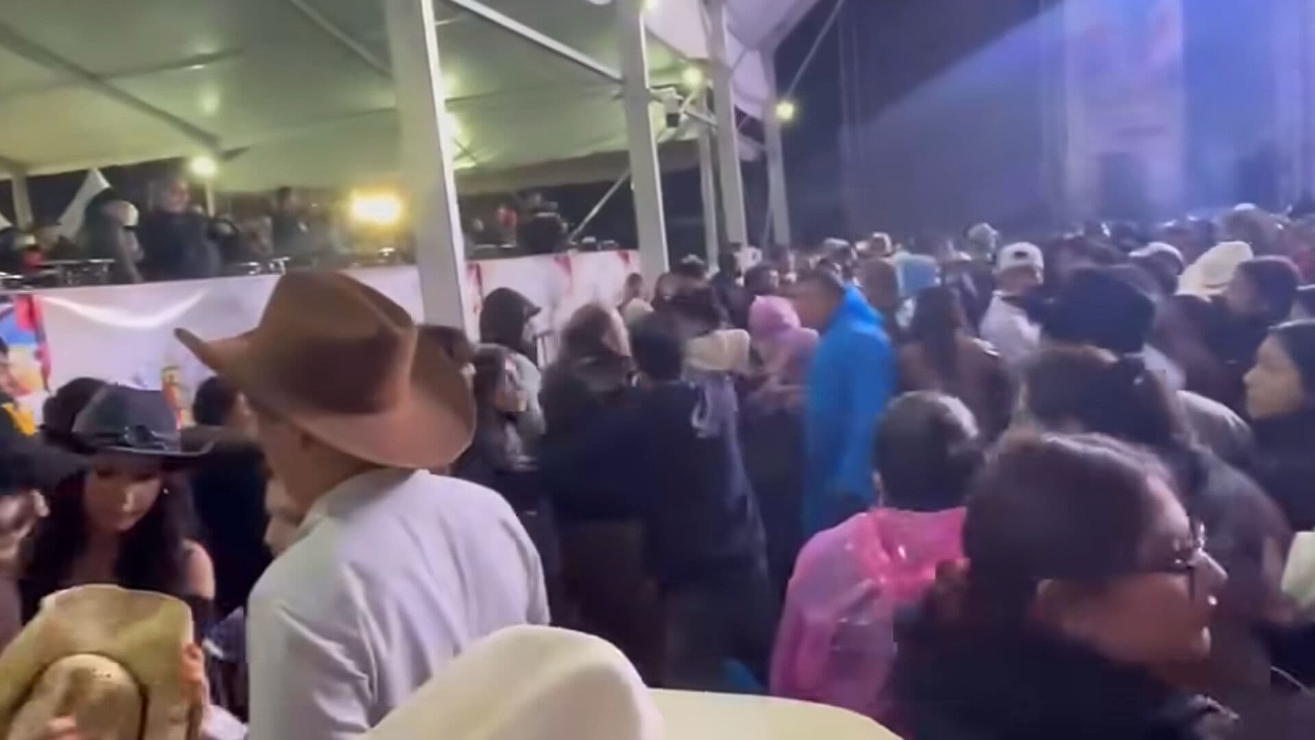 Riña Pelea Asistentes Empujones Concierto Christian Nodal Feria Cuautlancingo 2026 Puebla