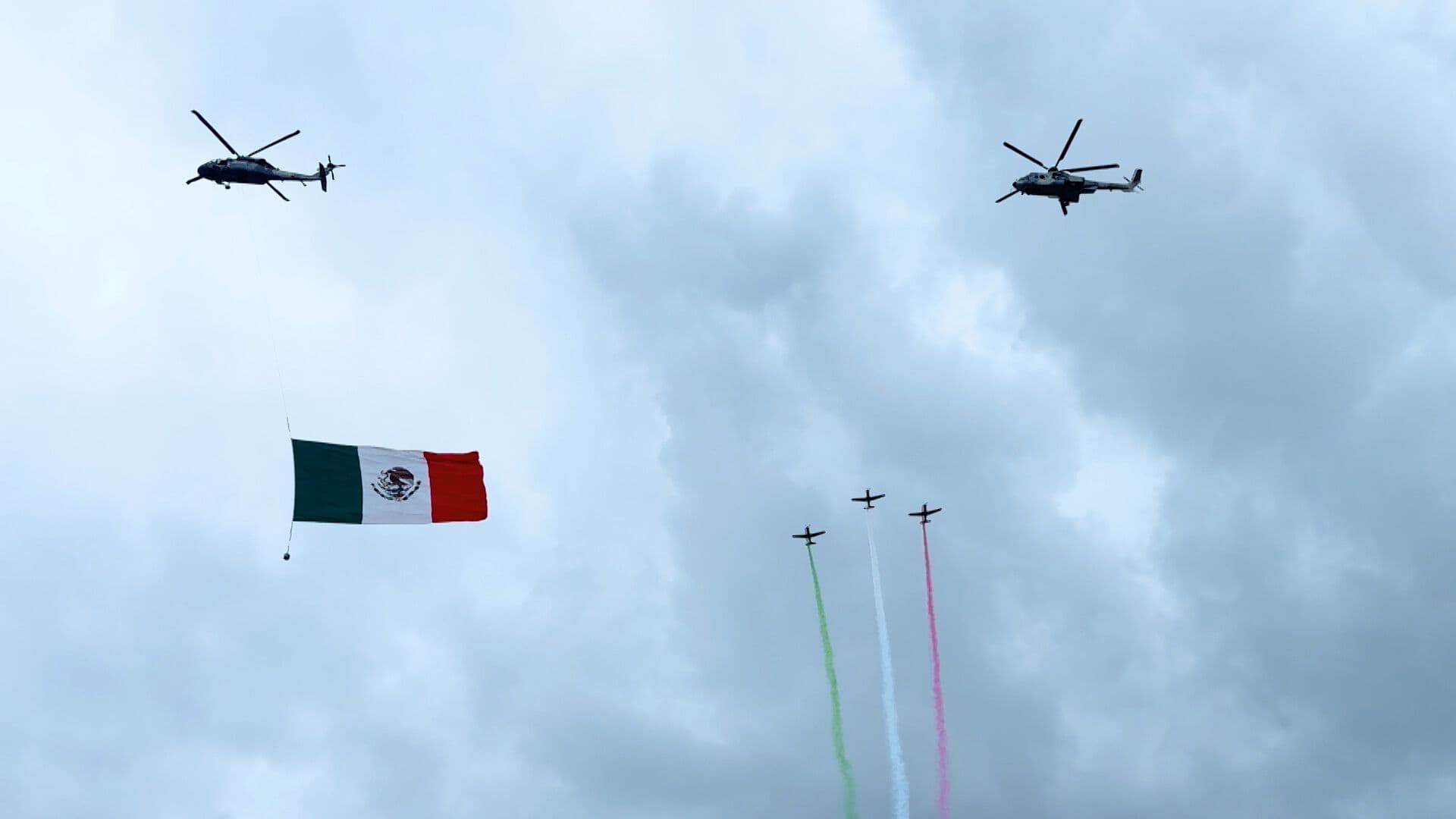 El Escuadrón que Luce la Bandera de México Antes de Cada Partido