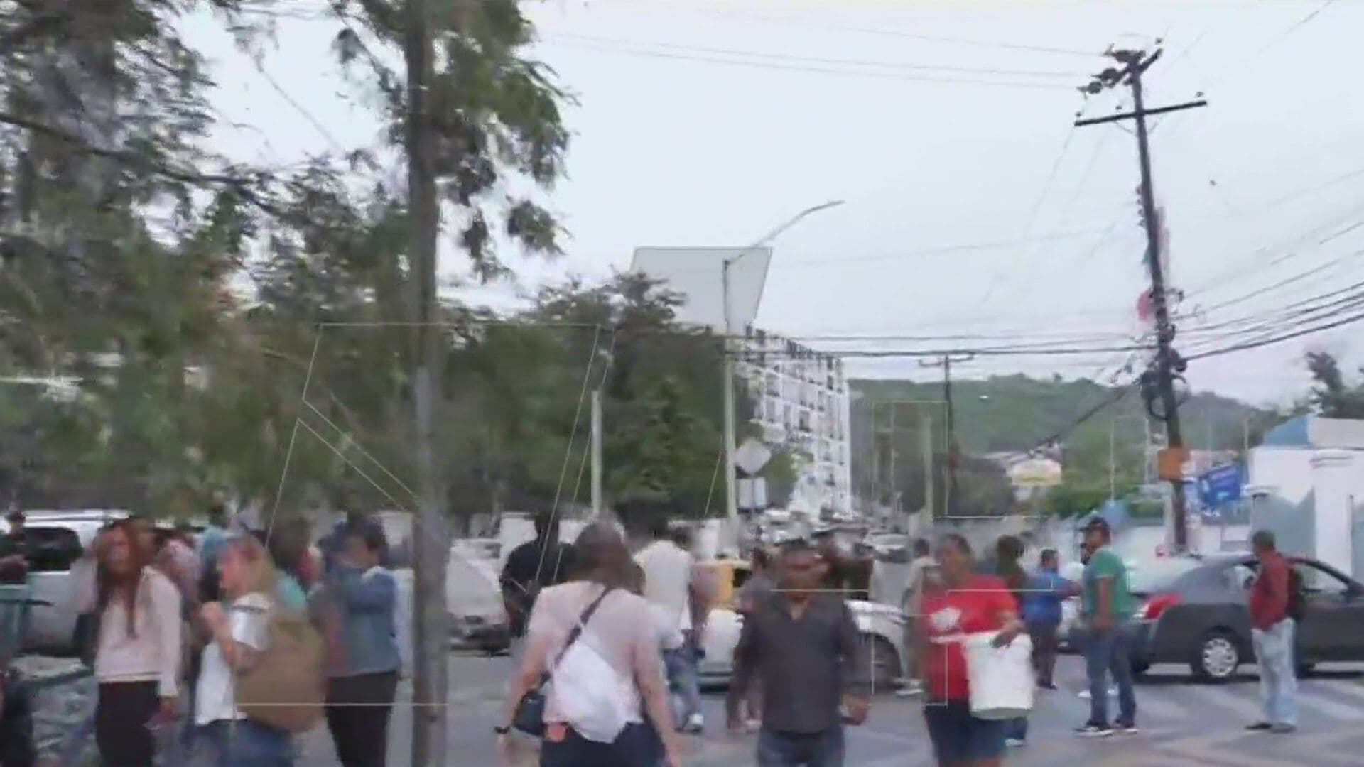 Bloquean Vecinos de García Oficinas de AYD Colonia Obispado en Monterrey