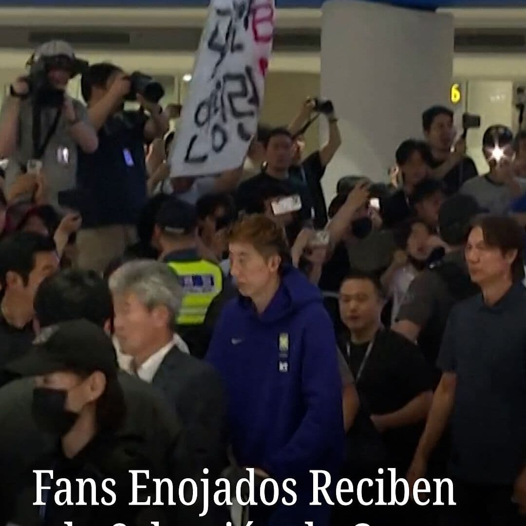 Fans Enojados Reciben a la Selección de Corea del Sur
