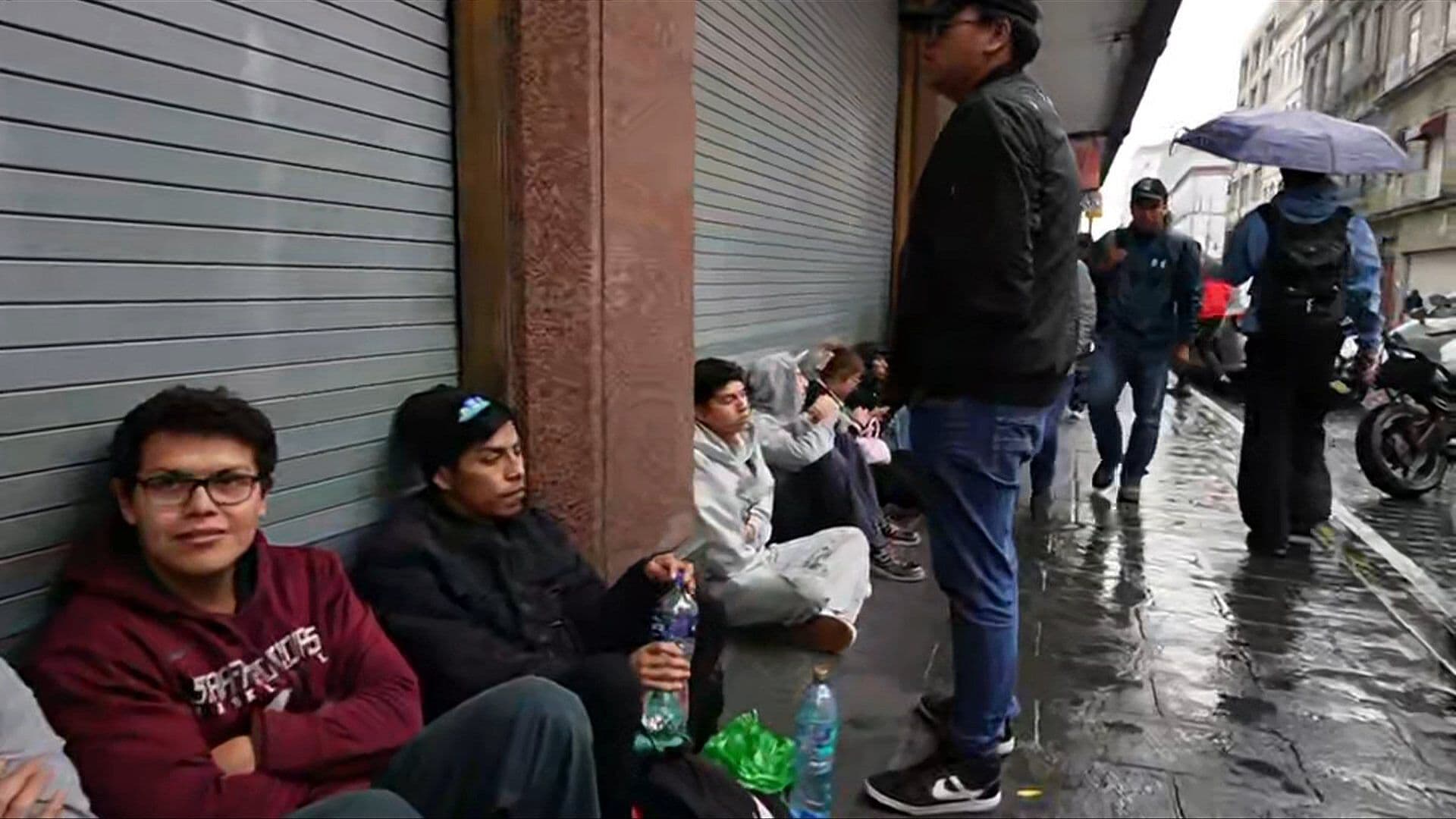 México vs Ecuador: Aficionados Llegan al Fan Festival de la CDMX a Pesar de las Lluvias