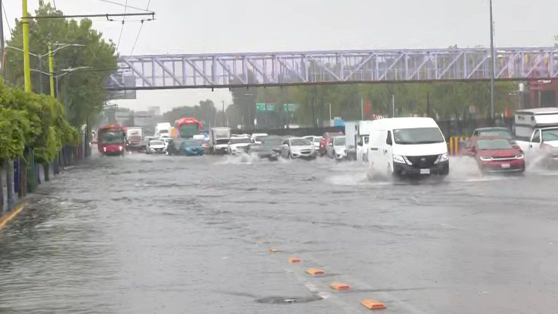 ¿Qué Pasó en Circuito Interior Hoy? Inundación Provoca Caos Vial Cerca del AICM