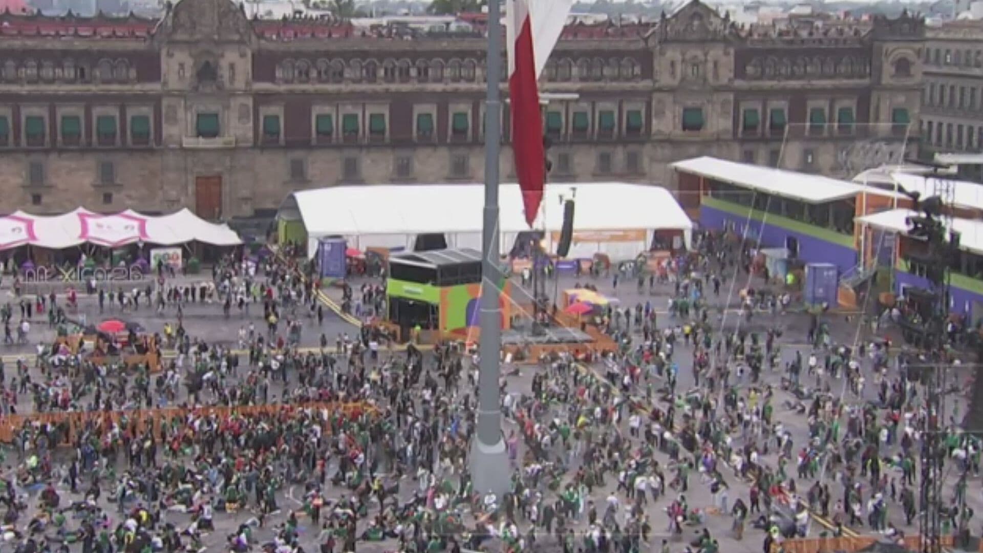 Desde el Aire; Aficionados Empiezan a Llenar el Zócalo a 8 Horas del México vs Ecuador