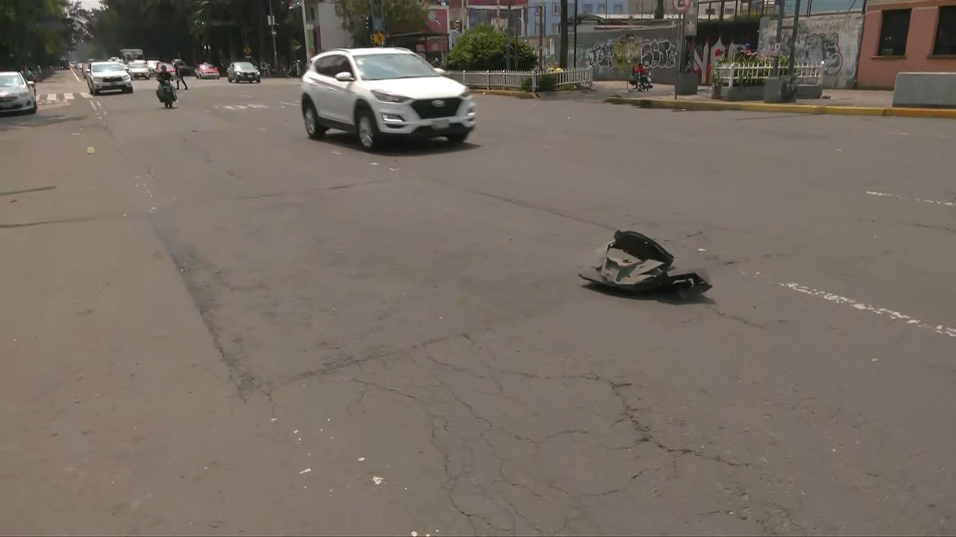 Choque Entre un Vehículo Particular y una Motocicleta de Reparto en la Colonia Guerrero