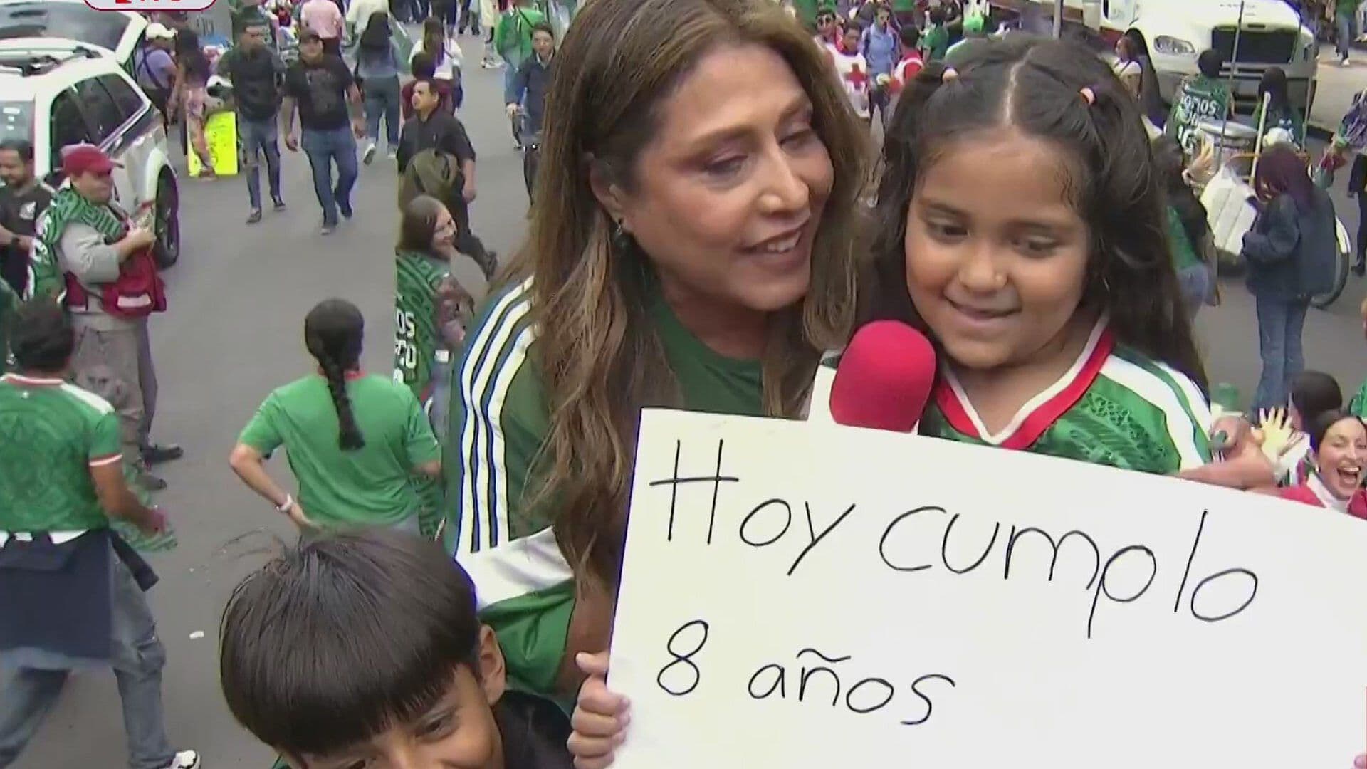 Niña Celebra su Cumpleaños 8 en El Ángel, Pide que Gane la Selección Mexicana