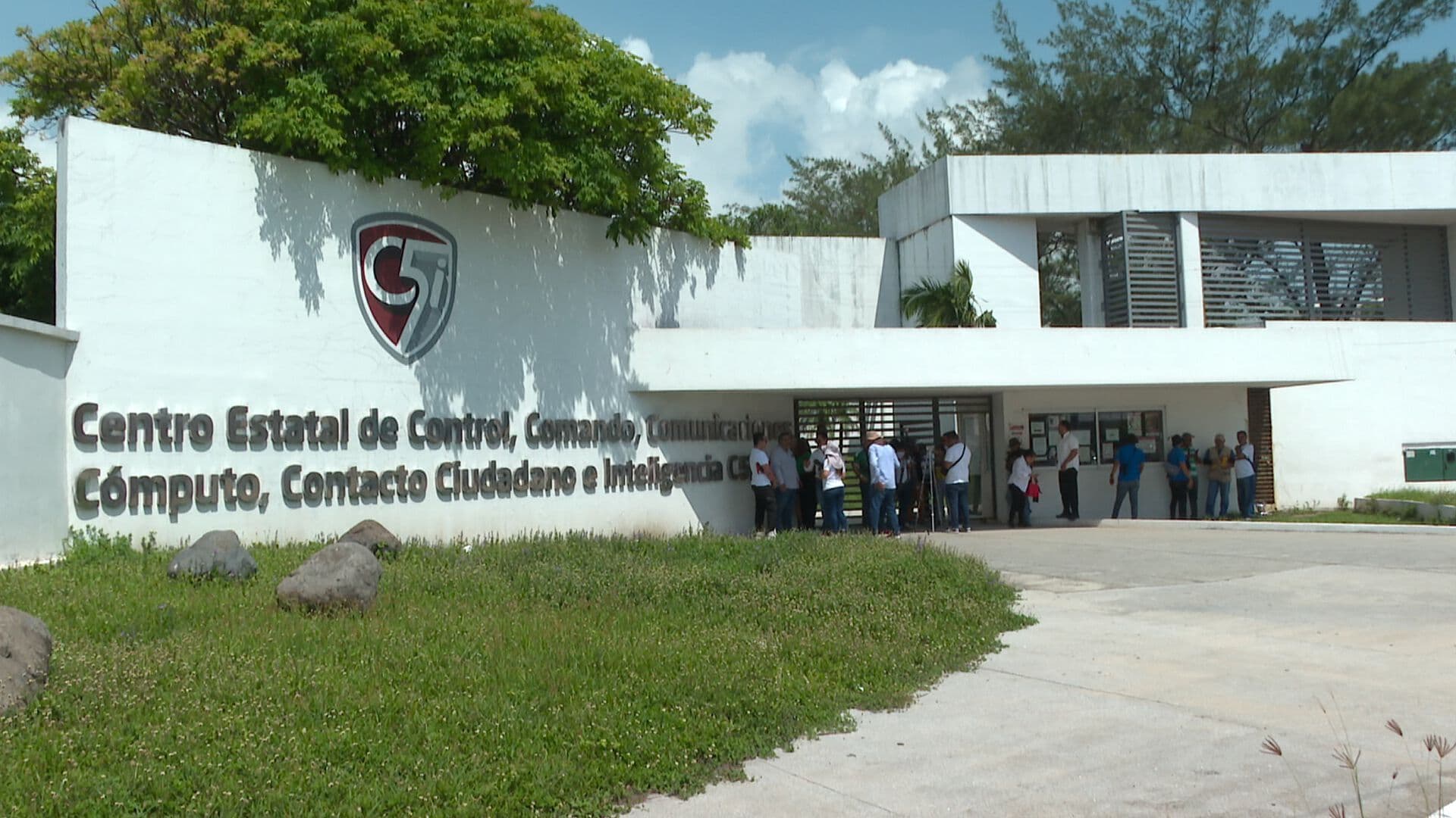 Conductores de Aplicación y Taxistas se Manifiestan en el C5 de Boca del Río Veracruz