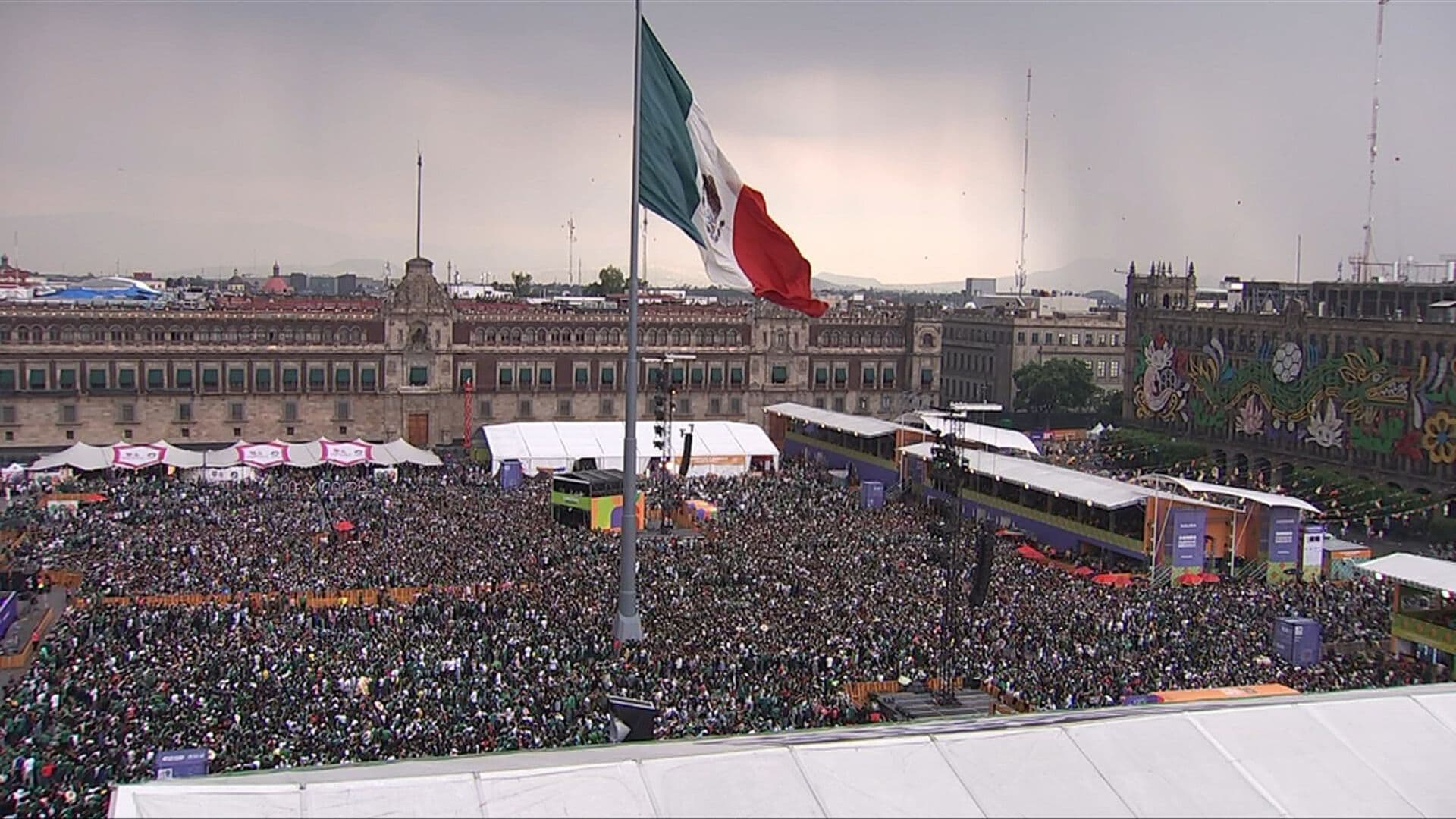 El Fan Fest de la CDMX Llega a su Máxima Capacidad en el Zócalo: Así se Ve Desde el Aire