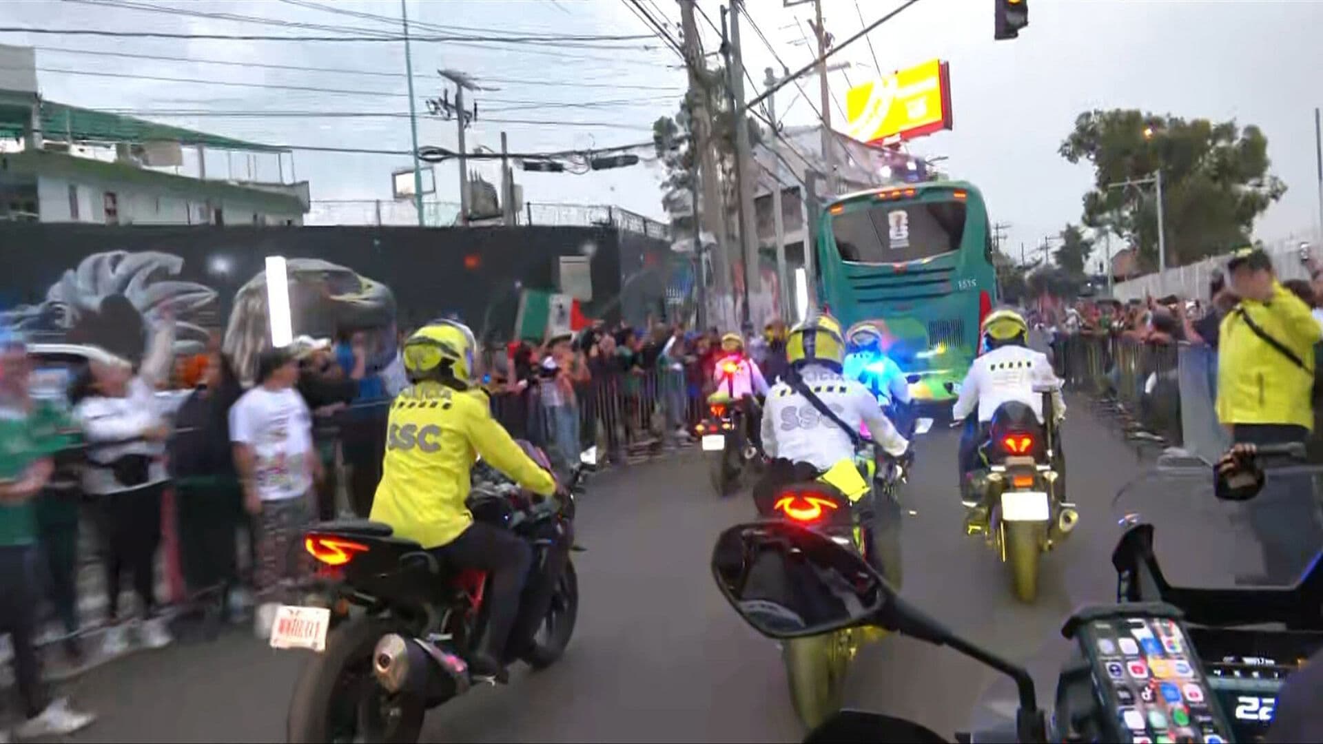 Arriba la Selección Mexicana al Estadio CDMX: Locura y Cánticos Previo al Duelo vs Ecuador