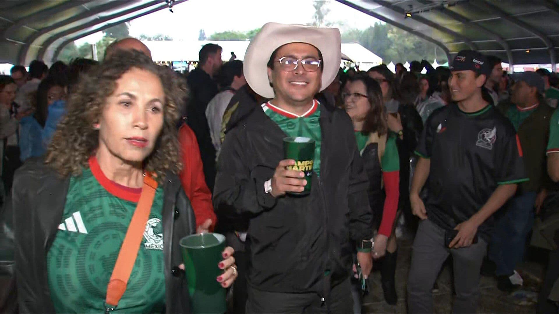 México vs Ecuador En Vivo: Lluvia No Detiene la Fiesta de la Afición en Campo Marte