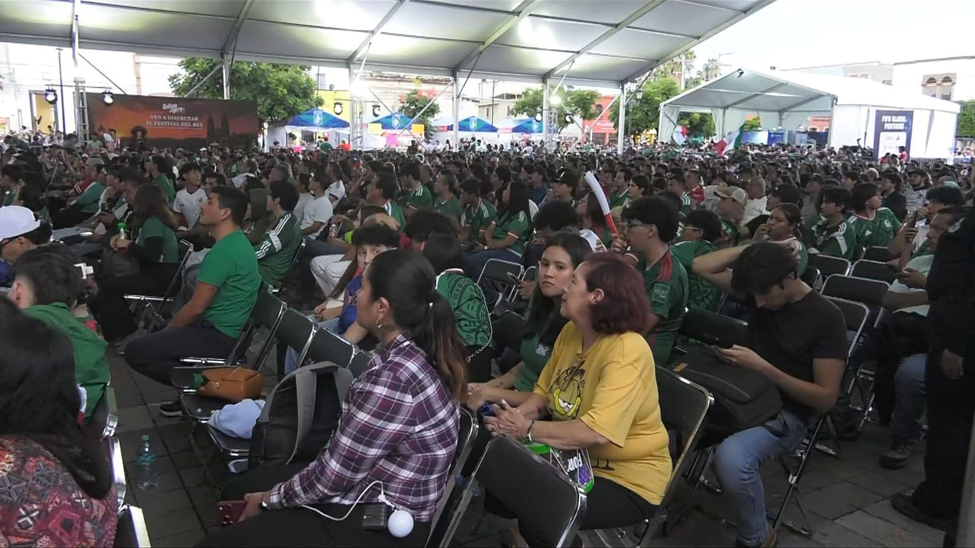 Más de 5 Mil Fans Se Reúnen en Plaza Expiatorio de León, Guanajuato, para Apoyar a México
