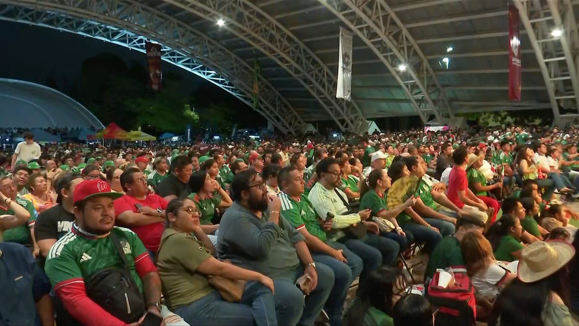 Lluvia No Para a Campechanos: Cantan Cielito Lindo con Selección de México
