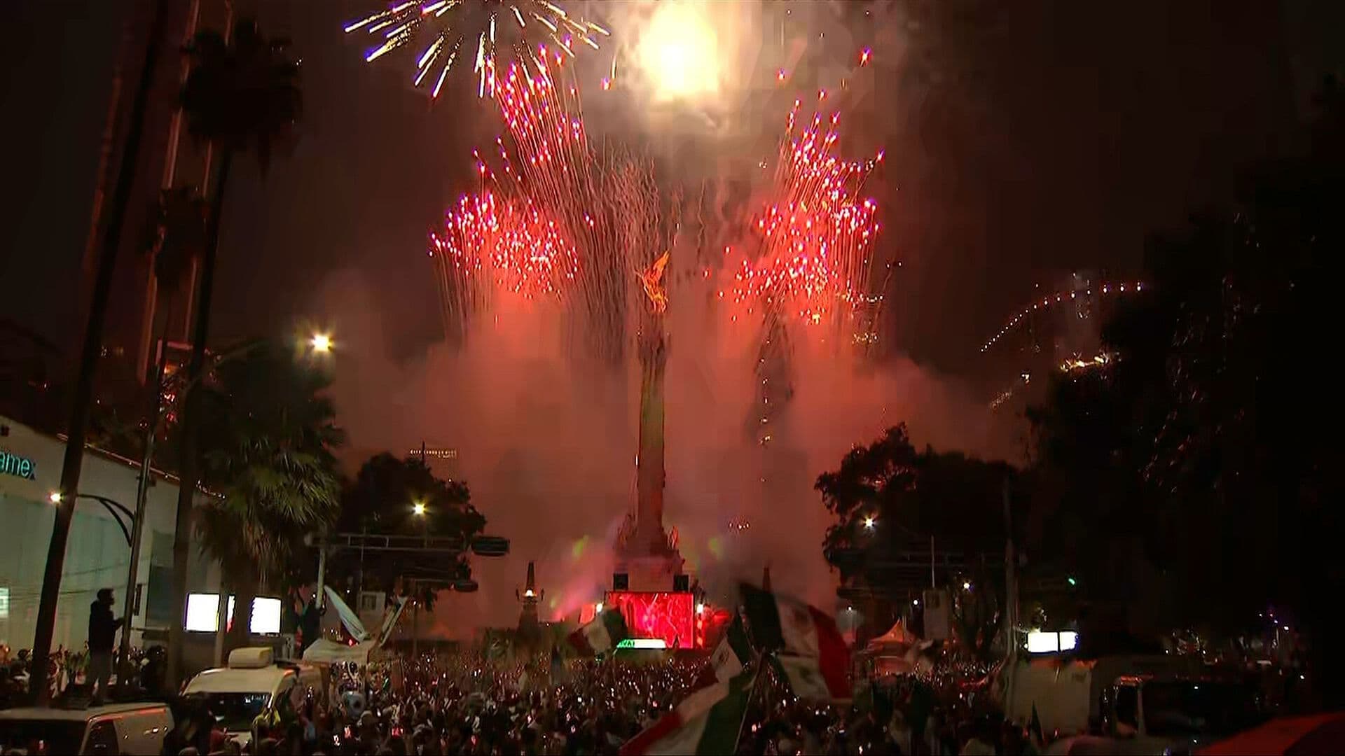 ¡A Octavos de Final! Imágenes Aéreas de los Fuegos Pirotécnicos en El Ángel de la Independencia
